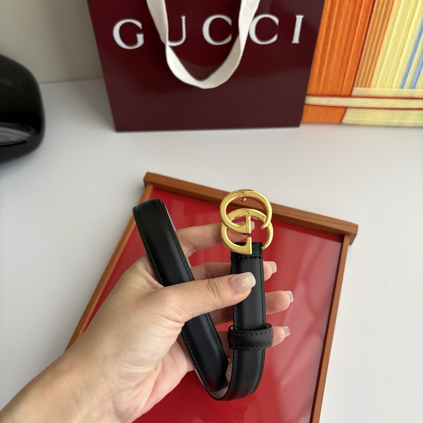Gucci精品小牛皮面原版树膏沙底，搭配新款双G亮面扣，宽2.0cm，时尚大方，典雅别致。