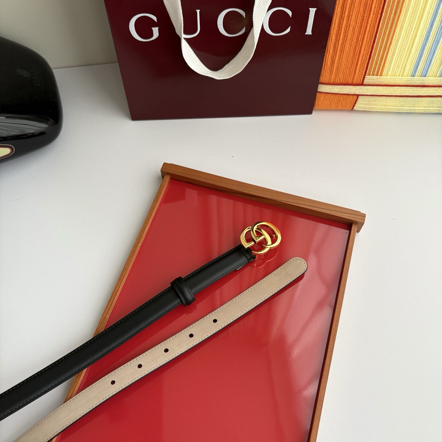 Gucci精品小牛皮面原版树膏沙底，搭配新款双G亮面扣，宽2.0cm，时尚大方，典雅别致。