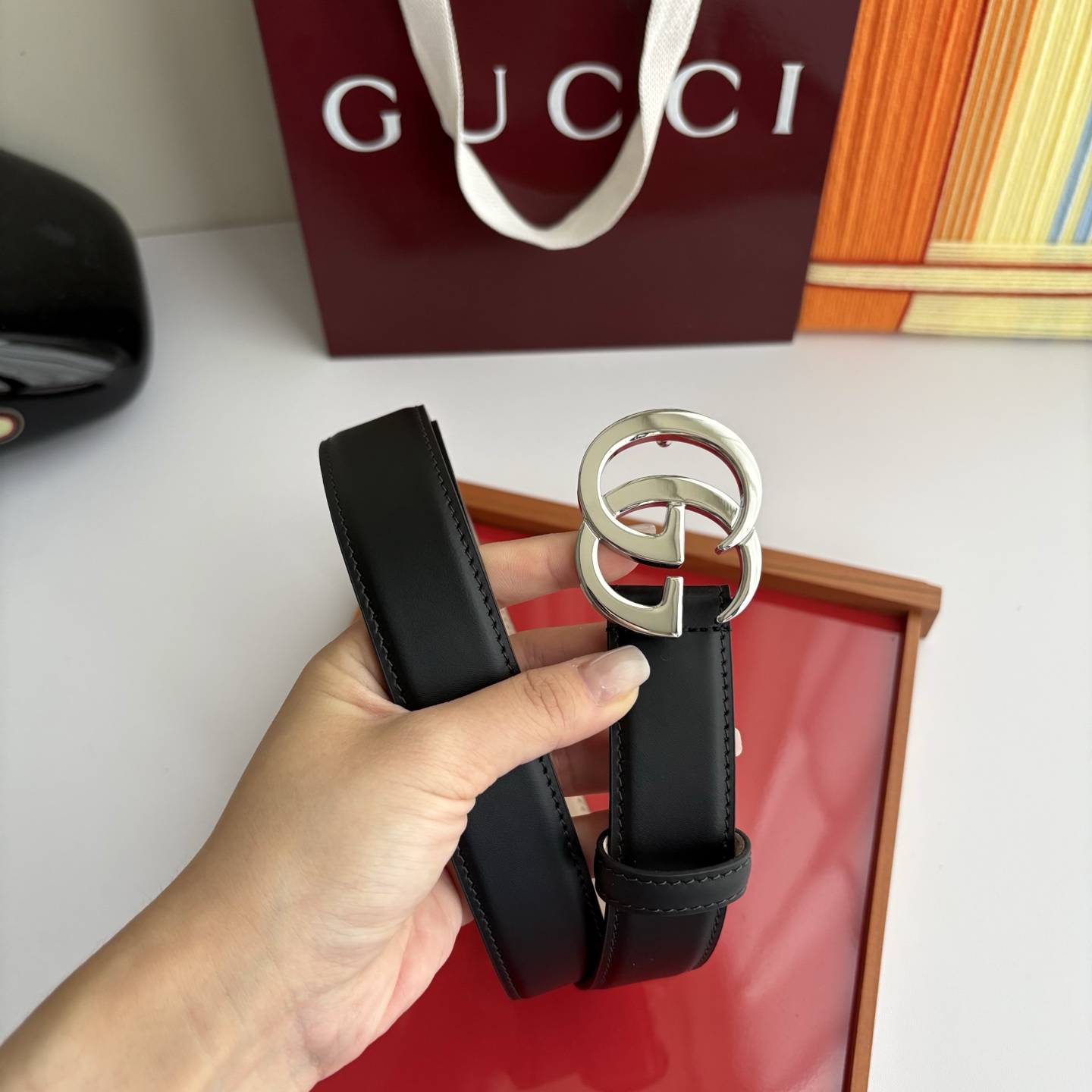 Gucci精品小牛皮面原版树膏沙底，搭配新款双G亮面扣，宽3.0cm，时尚大方，典雅别致。