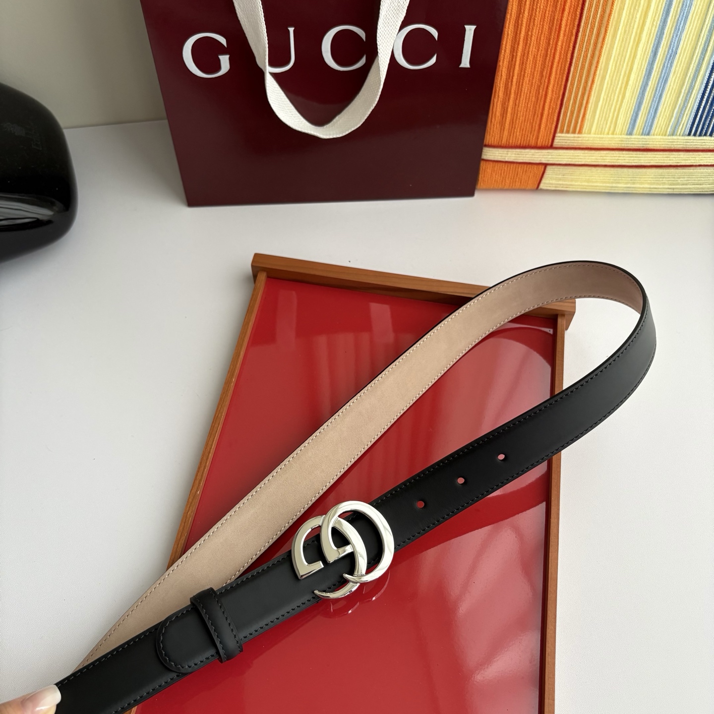 Gucci精品小牛皮面原版树膏沙底，搭配新款双G亮面扣，宽3.0cm，时尚大方，典雅别致。