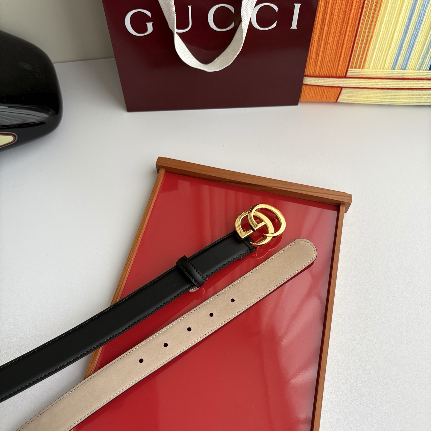 Gucci精品小牛皮面原版树膏沙底，搭配新款双G亮面扣，宽3.0cm，时尚大方，典雅别致。
