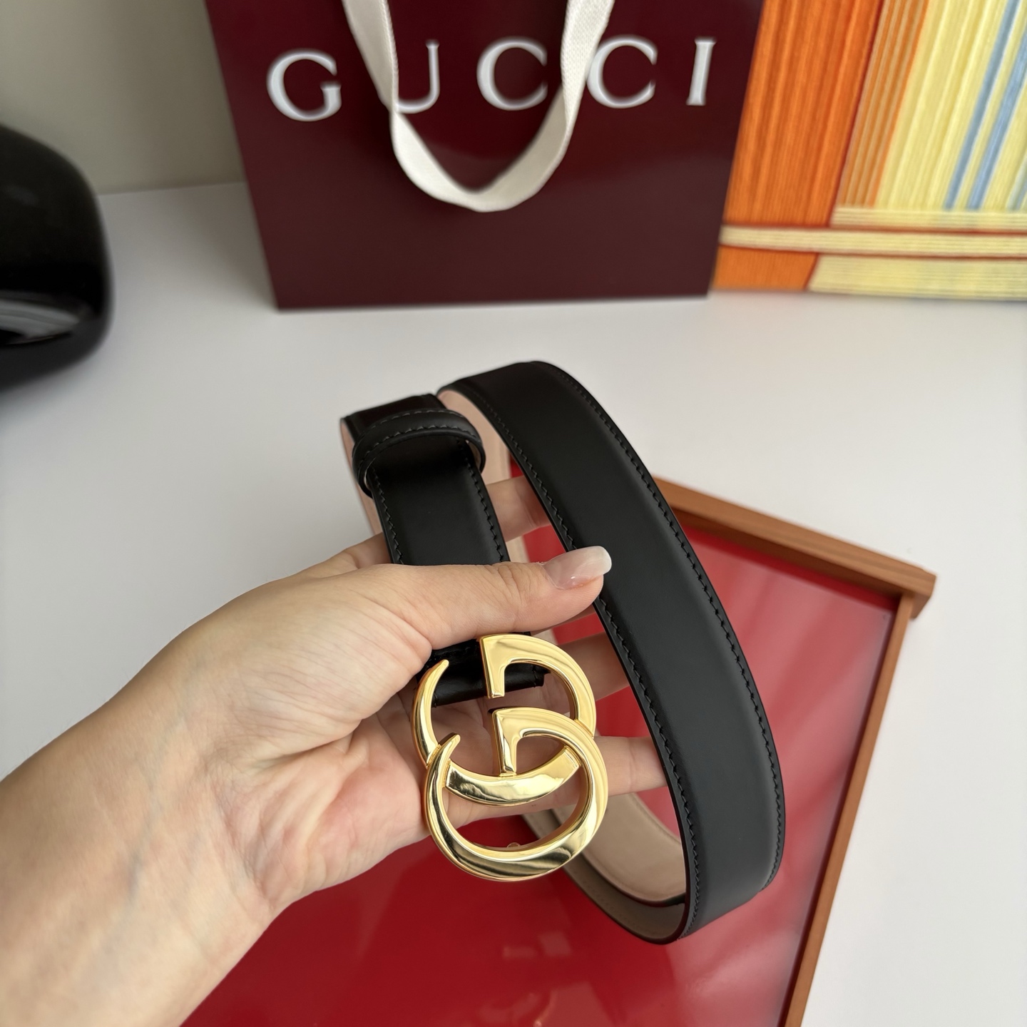 Gucci精品小牛皮面原版树膏沙底，搭配新款双G亮面扣，宽3.0cm，时尚大方，典雅别致。