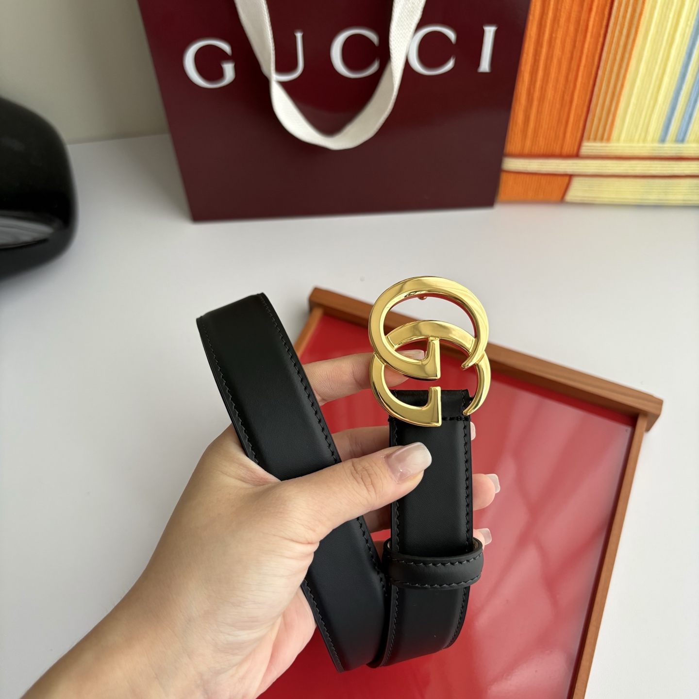 Gucci精品小牛皮面原版树膏沙底，搭配新款双G亮面扣，宽3.0cm，时尚大方，典雅别致。