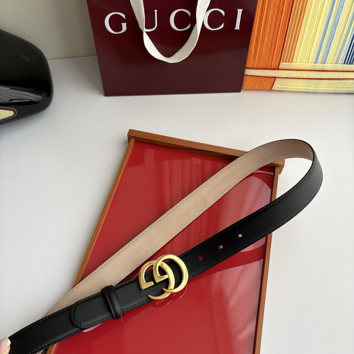 Gucci精品小牛皮面原版树膏沙底，搭配新款双G亮面扣，宽3.0cm，时尚大方，典雅别致。