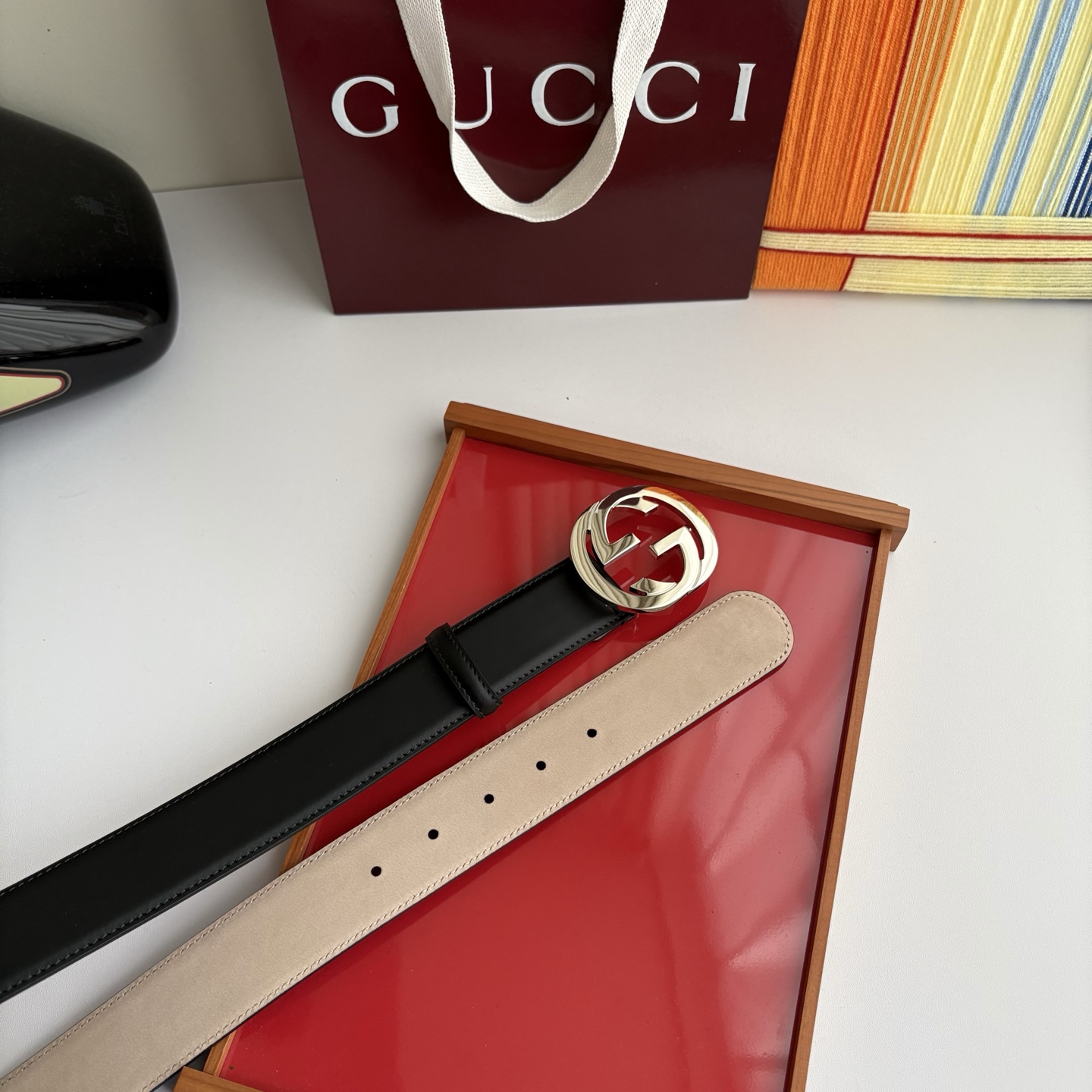 Gucci精品小牛皮面原版树膏沙底，搭配新款双G亮面扣，宽4.0cm，时尚大方，典雅别致。