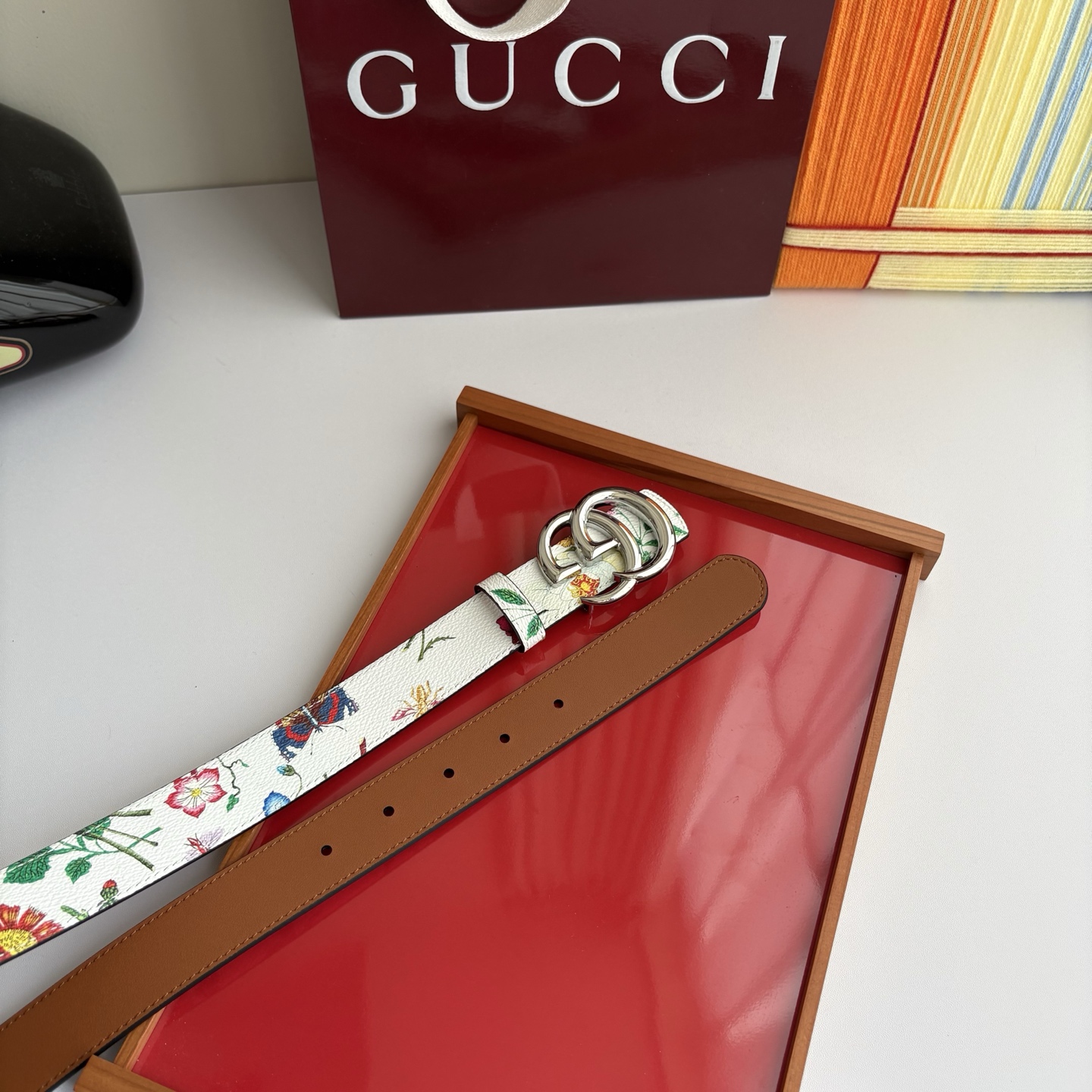 Gucci 经典原单品质，花卉系列印花面搭配平纹底，纯铜精品挂扣，两面可用，细节看图，实物拍摄，高端奢华