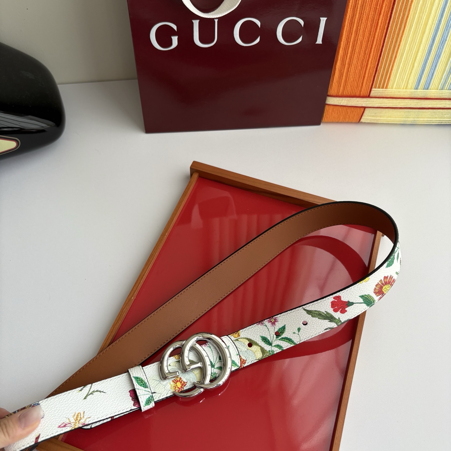 Gucci 经典原单品质，花卉系列印花面搭配平纹底，纯铜精品挂扣，两面可用，细节看图，实物拍摄，高端奢华