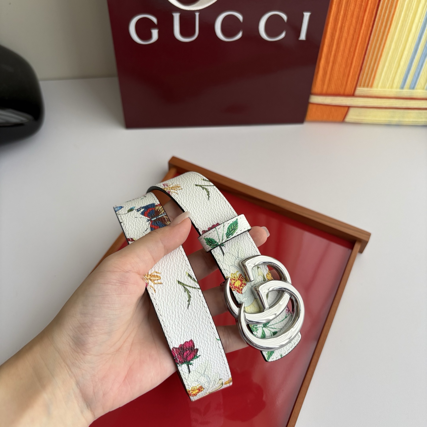 Gucci 经典原单品质，花卉系列印花面搭配平纹底，纯铜精品挂扣，两面可用，细节看图，实物拍摄，高端奢华