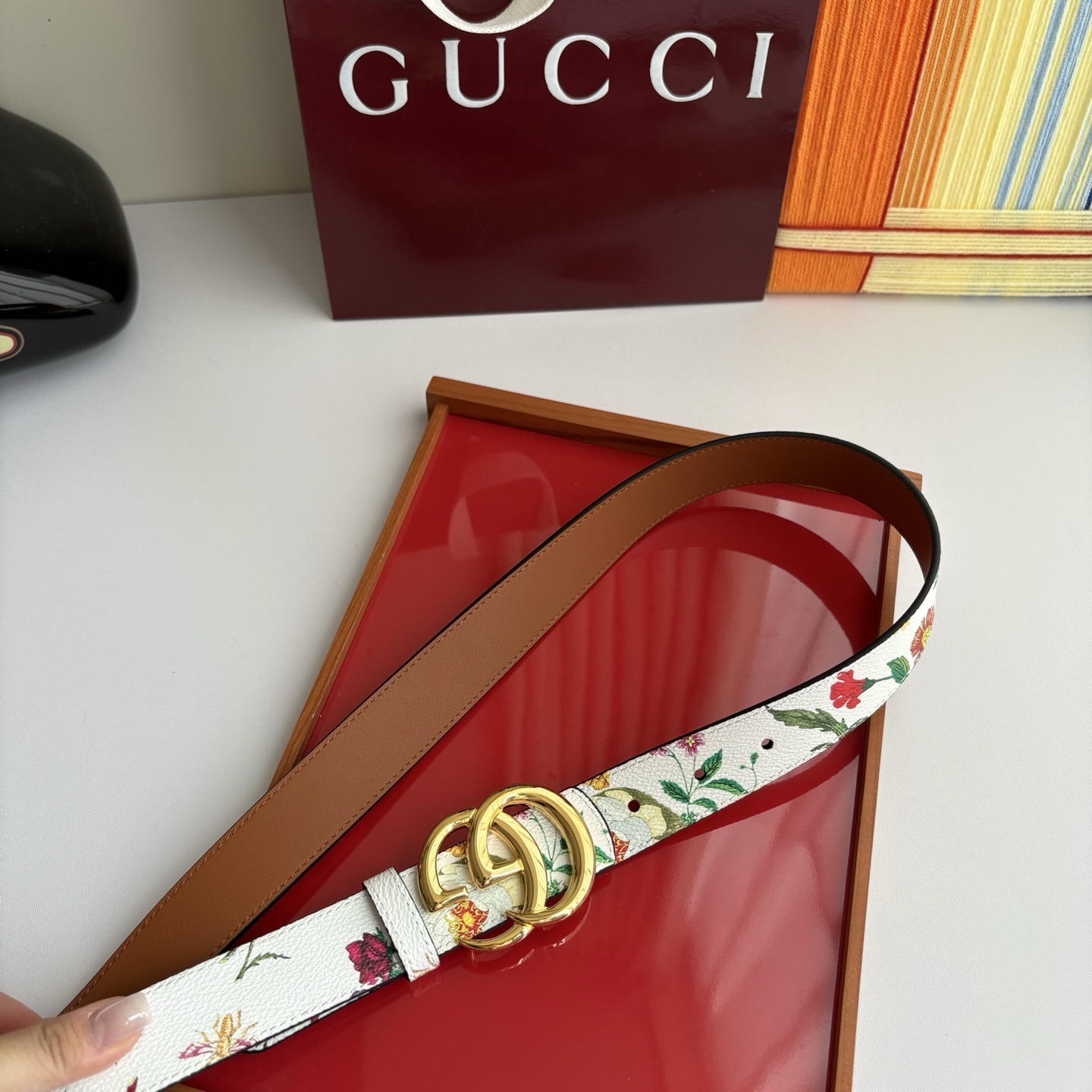 Gucci 经典原单品质，花卉系列印花面搭配平纹底，纯铜精品挂扣，两面可用，细节看图，实物拍摄，高端奢华
