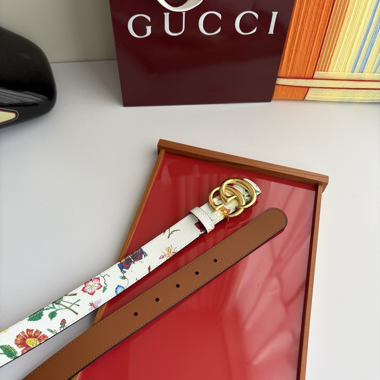 Gucci 经典原单品质，花卉系列印花面搭配平纹底，纯铜精品挂扣，两面可用，细节看图，实物拍摄，高端奢华