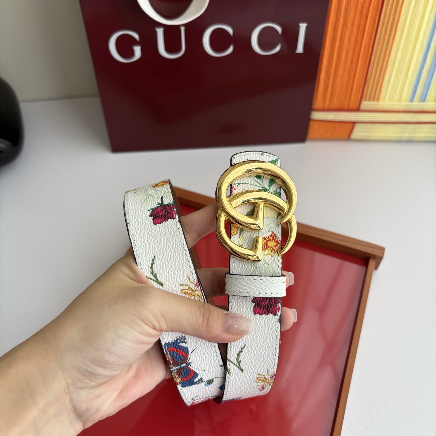 Gucci 经典原单品质，花卉系列印花面搭配平纹底，纯铜精品挂扣，两面可用，细节看图，实物拍摄，高端奢华