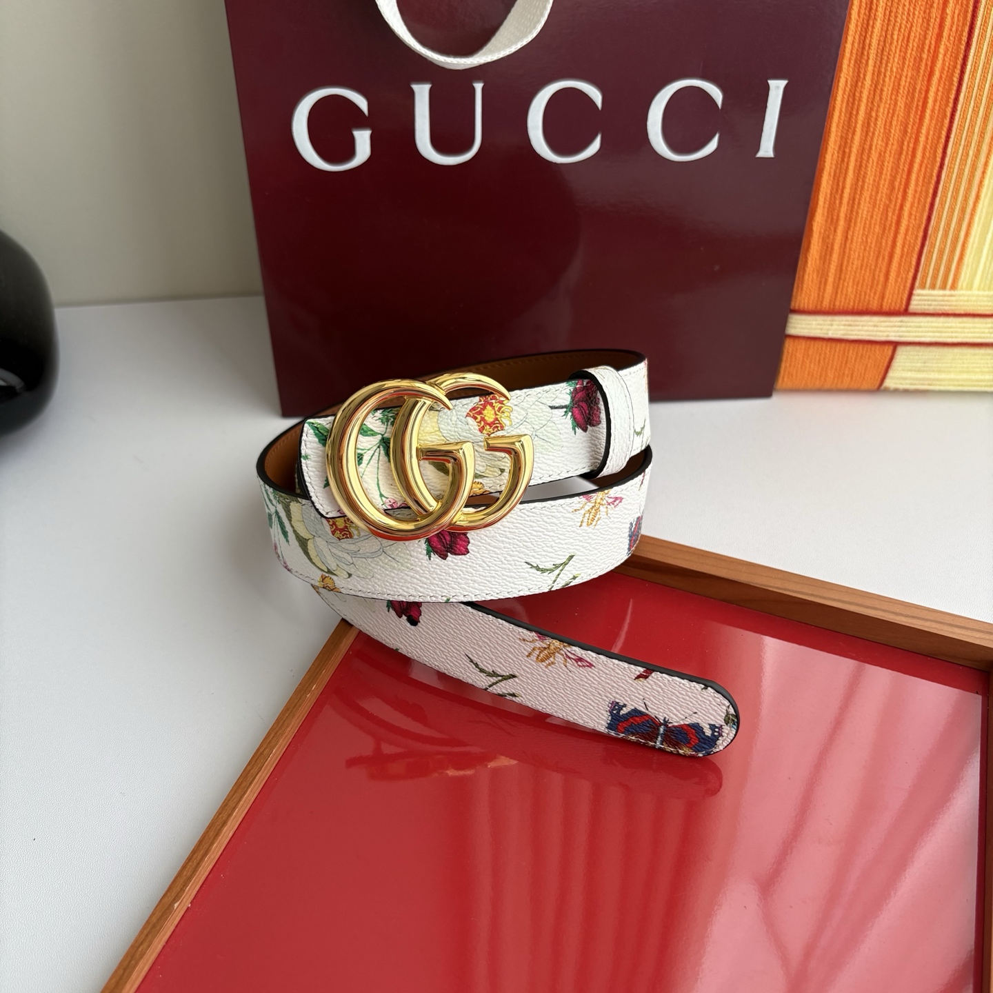 Gucci 经典原单品质，花卉系列印花面搭配平纹底，纯铜精品挂扣，两面可用，细节看图，实物拍摄，高端奢华