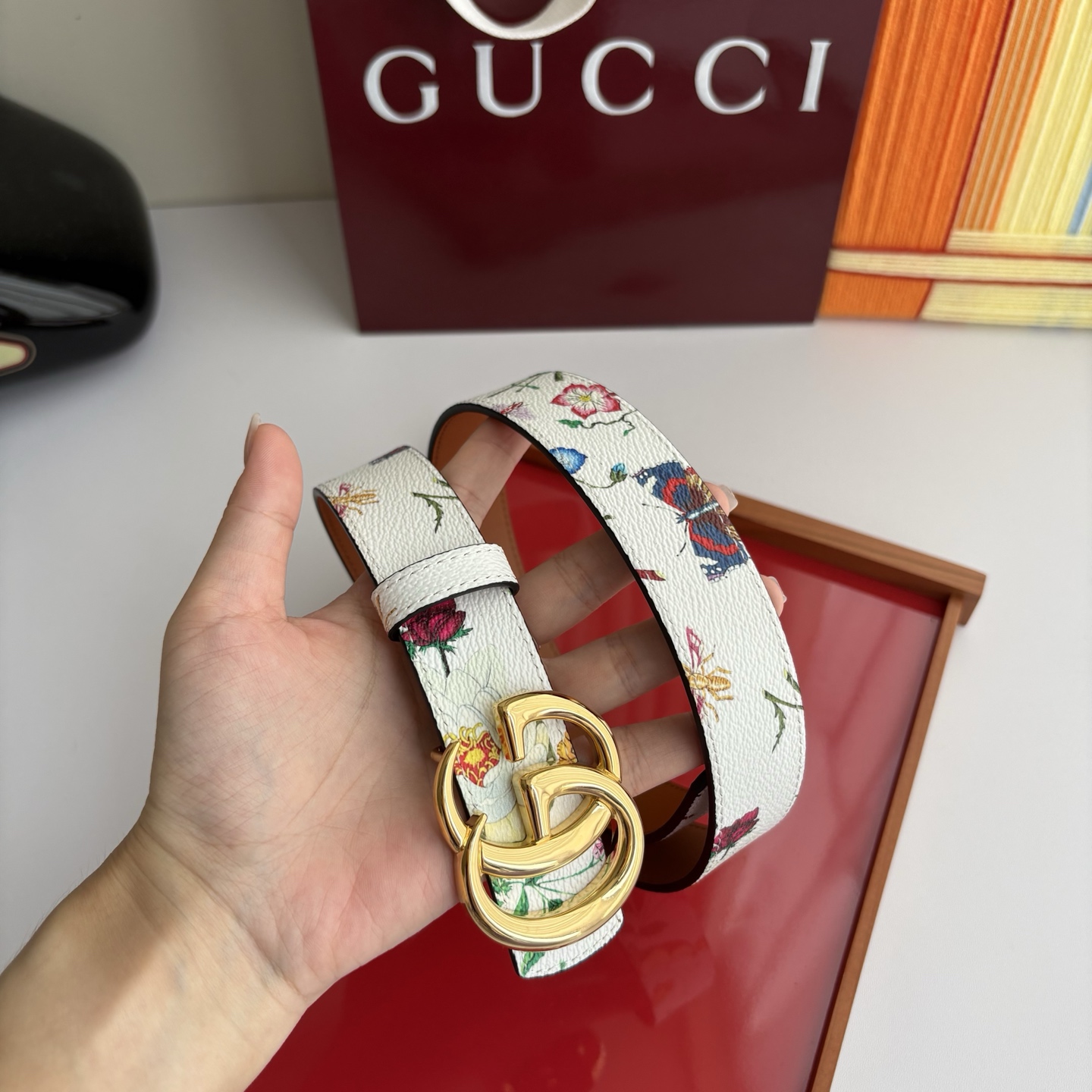 Gucci 经典原单品质，花卉系列印花面搭配平纹底，纯铜精品挂扣，两面可用，细节看图，实物拍摄，高端奢华