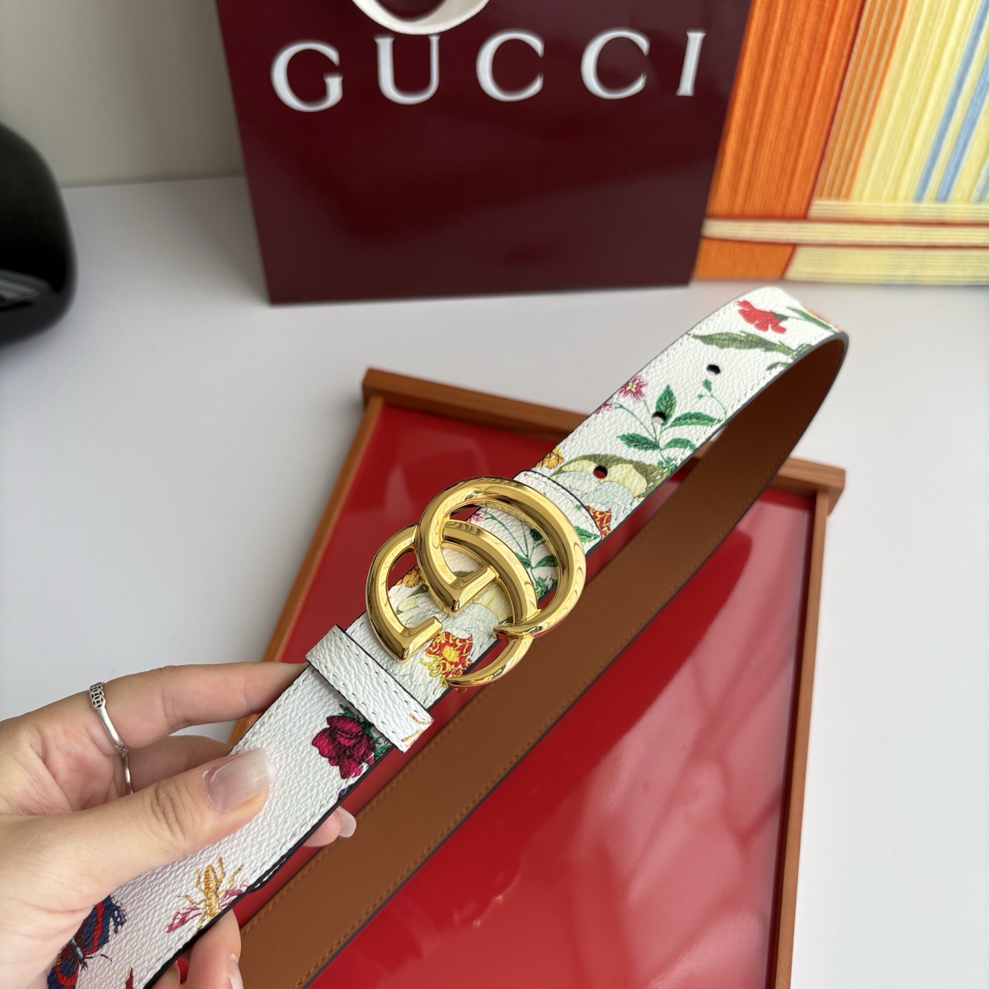 Gucci 经典原单品质，花卉系列印花面搭配平纹底，纯铜精品挂扣，两面可用，细节看图，实物拍摄，高端奢华