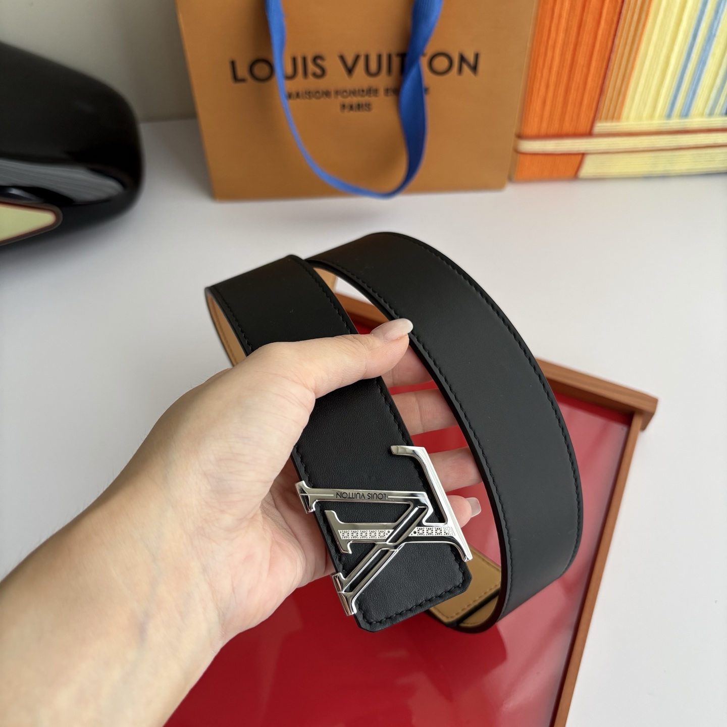LOUIS VUITTON经典原单品质，双面平纹搭配原单精品钢扣，精工制作，细节看图，实物拍摄，高端奢华