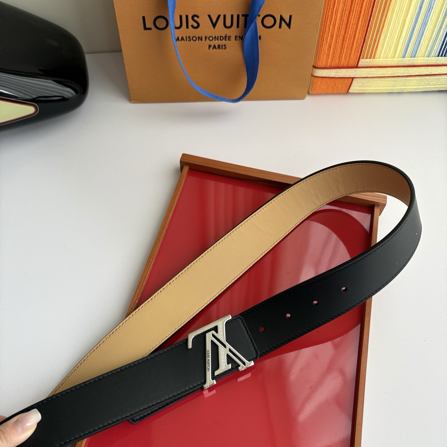 LOUIS VUITTON经典原单品质，双面平纹搭配原单精品钢扣，精工制作，细节看图，实物拍摄，高端奢华
