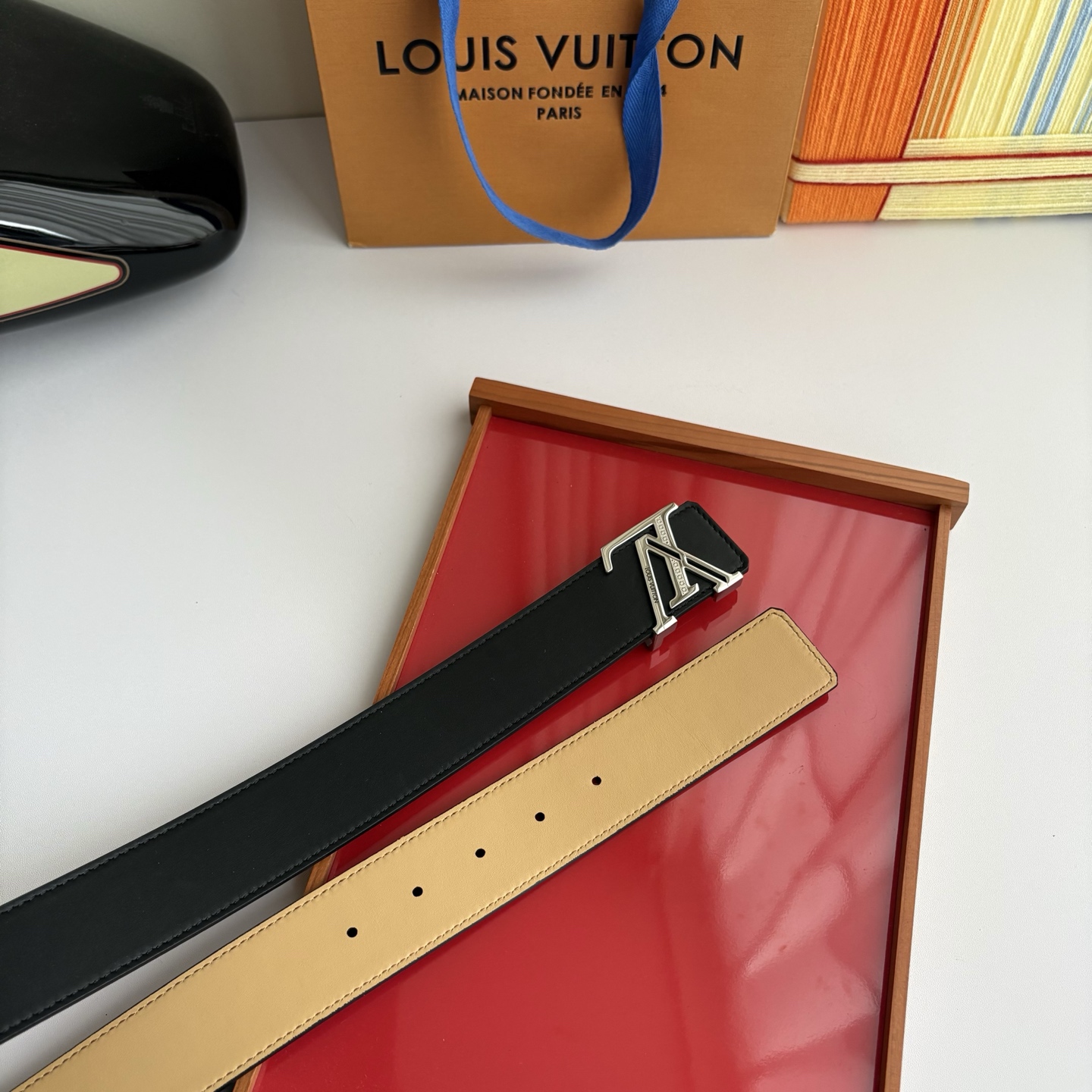 LOUIS VUITTON经典原单品质，双面平纹搭配原单精品钢扣，精工制作，细节看图，实物拍摄，高端奢华