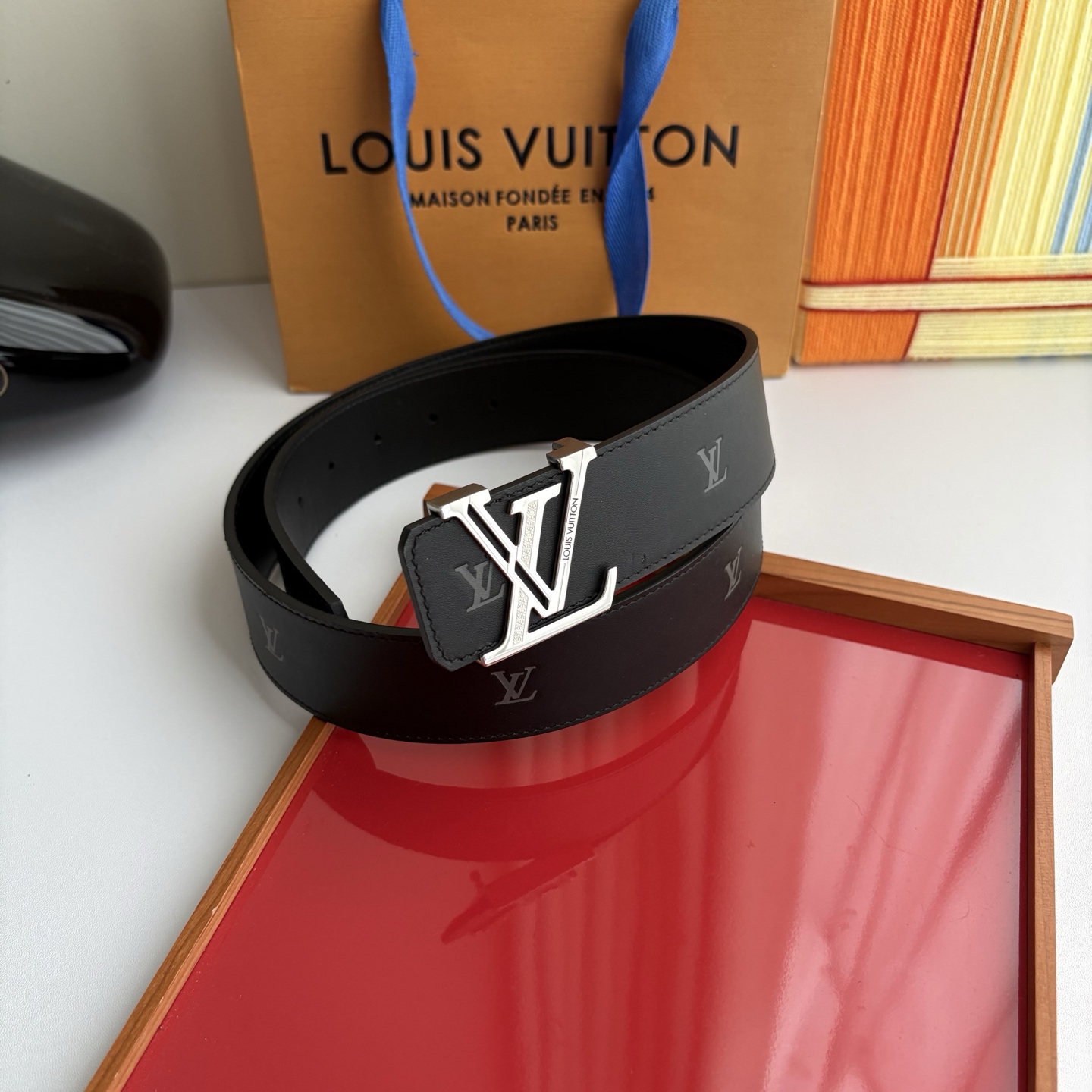 LOUIS VUITTON经典原单品质，单面印花搭配原单精品钢扣，精工制作，细节看图，实物拍摄，高端奢华