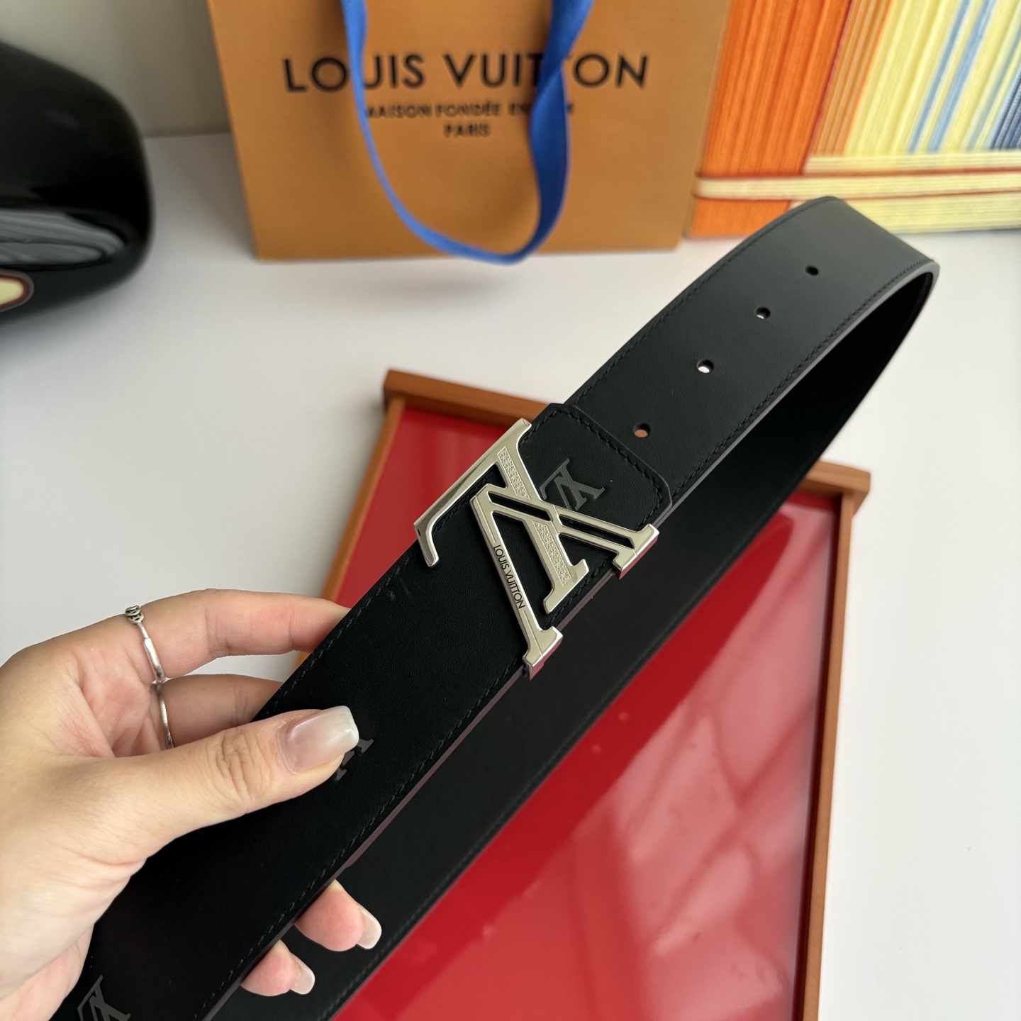 LOUIS VUITTON经典原单品质，单面印花搭配原单精品钢扣，精工制作，细节看图，实物拍摄，高端奢华