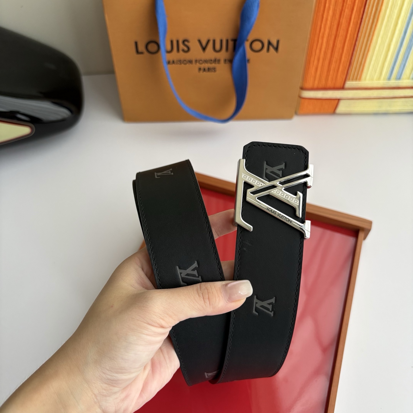 LOUIS VUITTON经典原单品质，单面印花搭配原单精品钢扣，精工制作，细节看图，实物拍摄，高端奢华