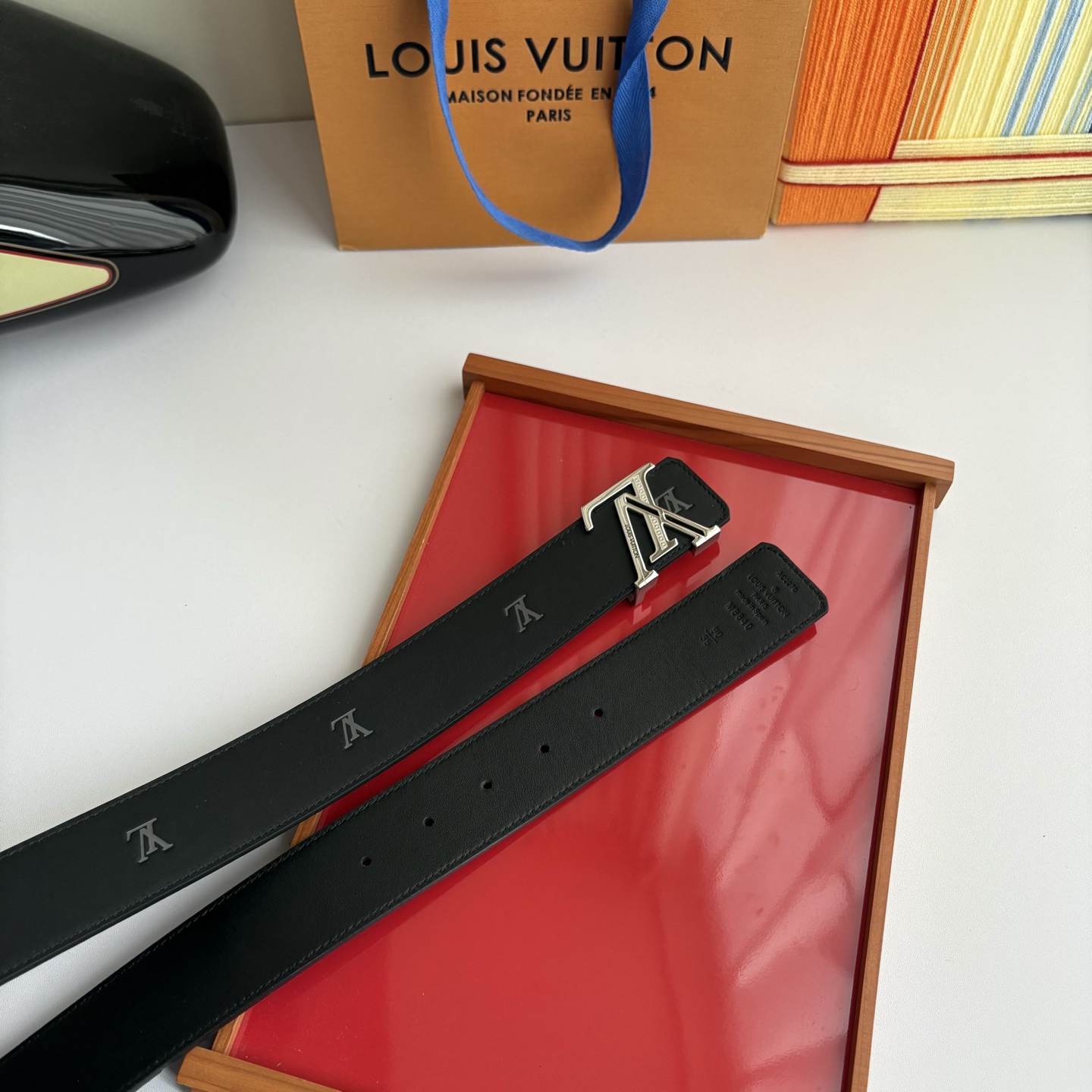 LOUIS VUITTON经典原单品质，单面印花搭配原单精品钢扣，精工制作，细节看图，实物拍摄，高端奢华