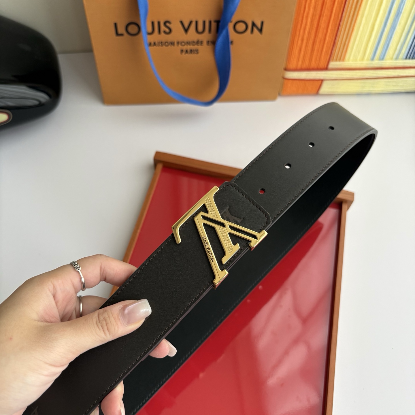 LOUIS VUITTON经典原单品质，单面印花搭配原单精品钢扣，精工制作，细节看图，实物拍摄，高端奢华