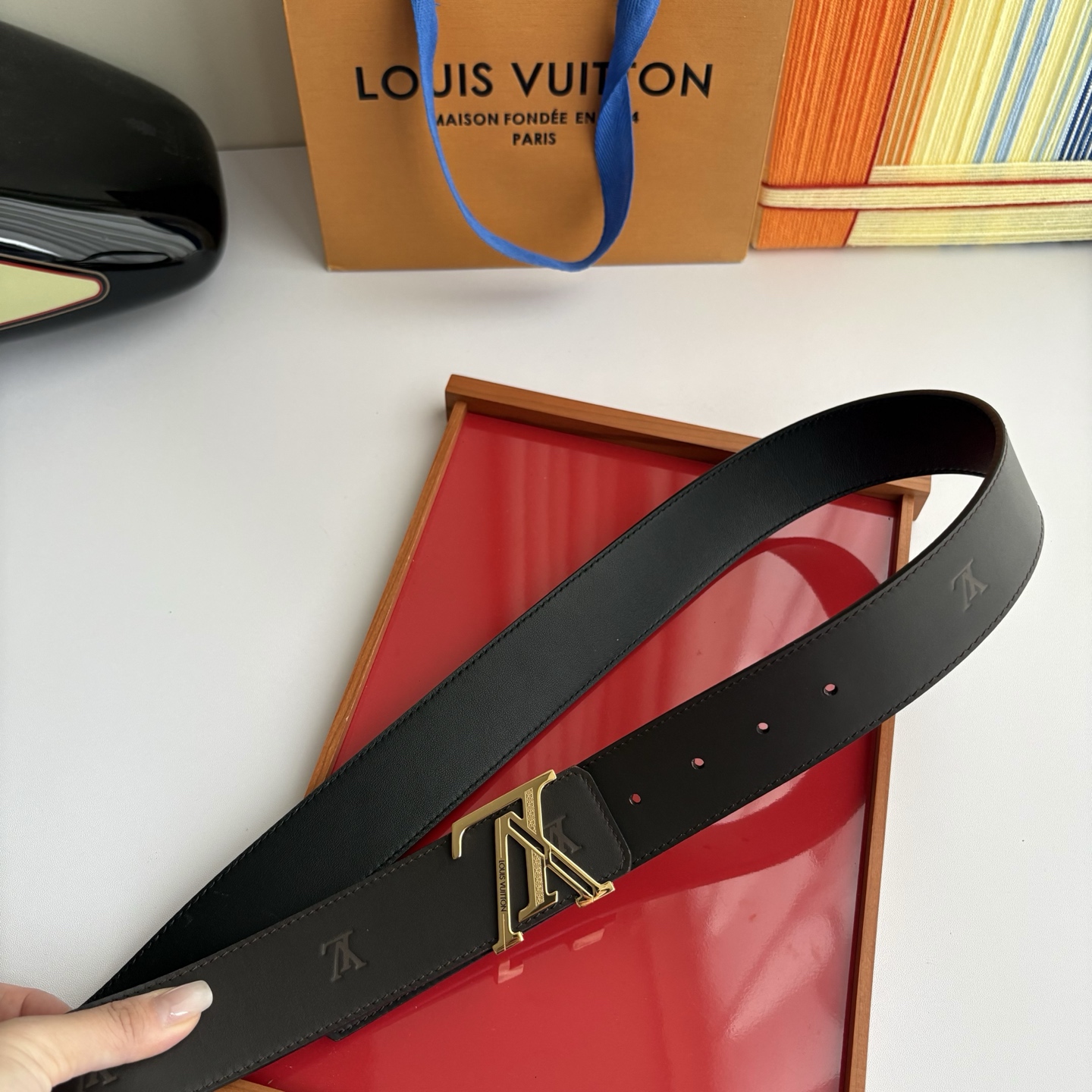 LOUIS VUITTON经典原单品质，单面印花搭配原单精品钢扣，精工制作，细节看图，实物拍摄，高端奢华