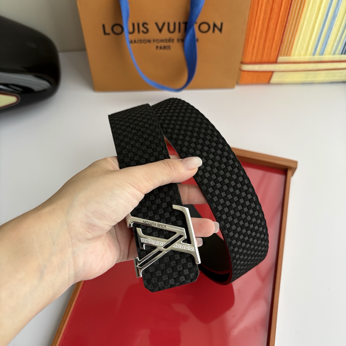 LOUIS VUITTON经典原单品质，单面格纹搭配原单精品钢扣，精工制作，细节看图，实物拍摄，高端奢华