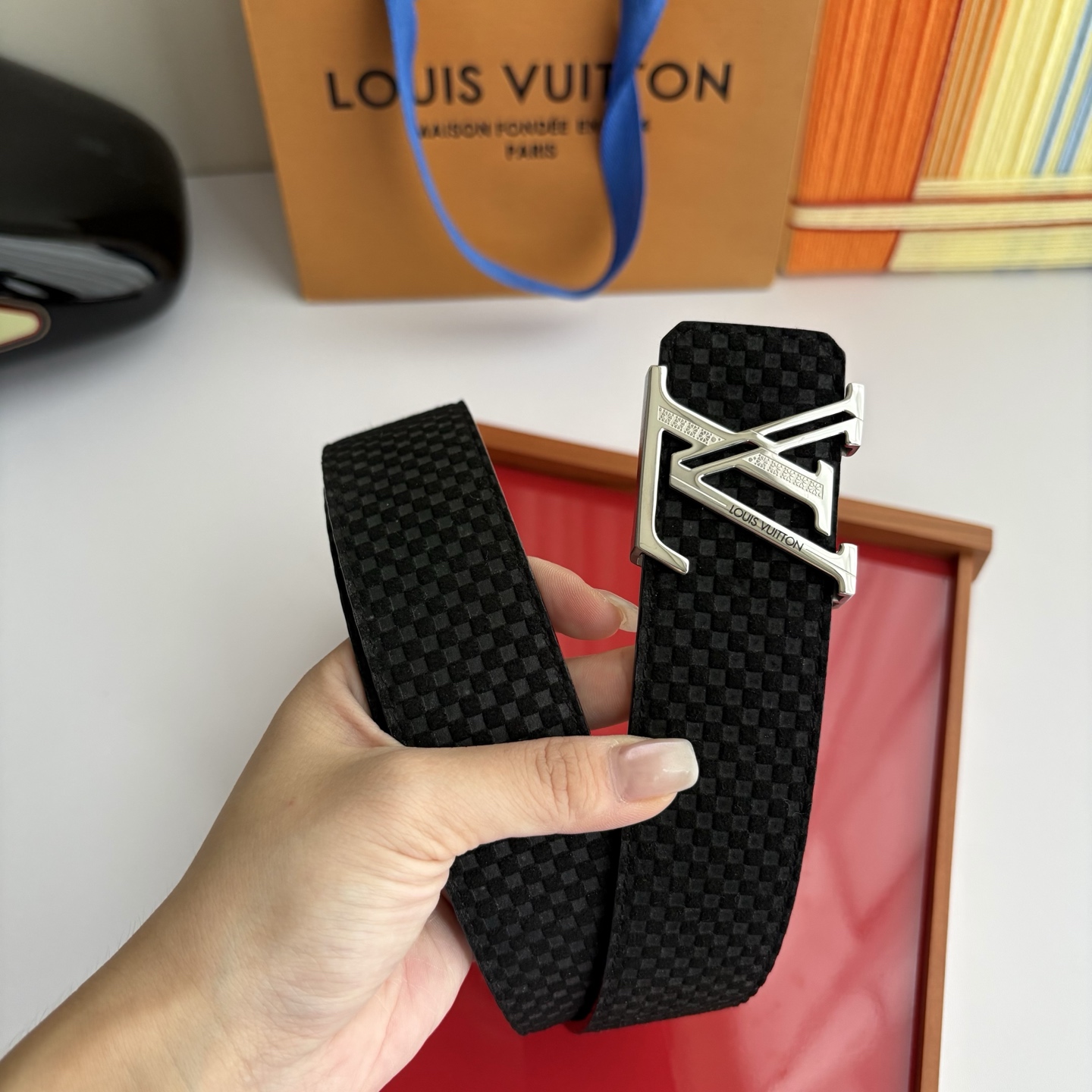 LOUIS VUITTON经典原单品质，单面格纹搭配原单精品钢扣，精工制作，细节看图，实物拍摄，高端奢华
