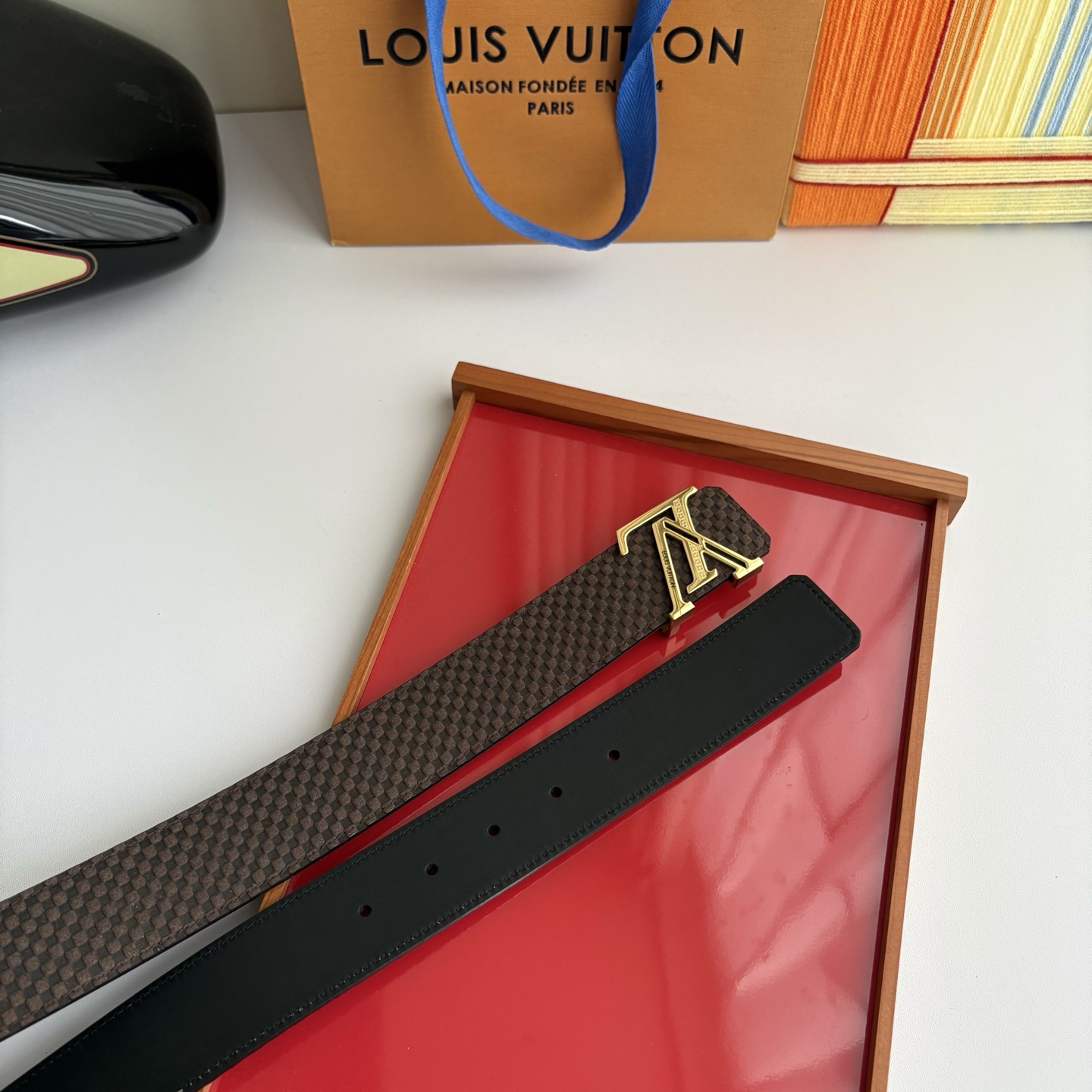LOUIS VUITTON经典原单品质，单面格纹搭配原单精品钢扣，精工制作，细节看图，实物拍摄，高端奢华