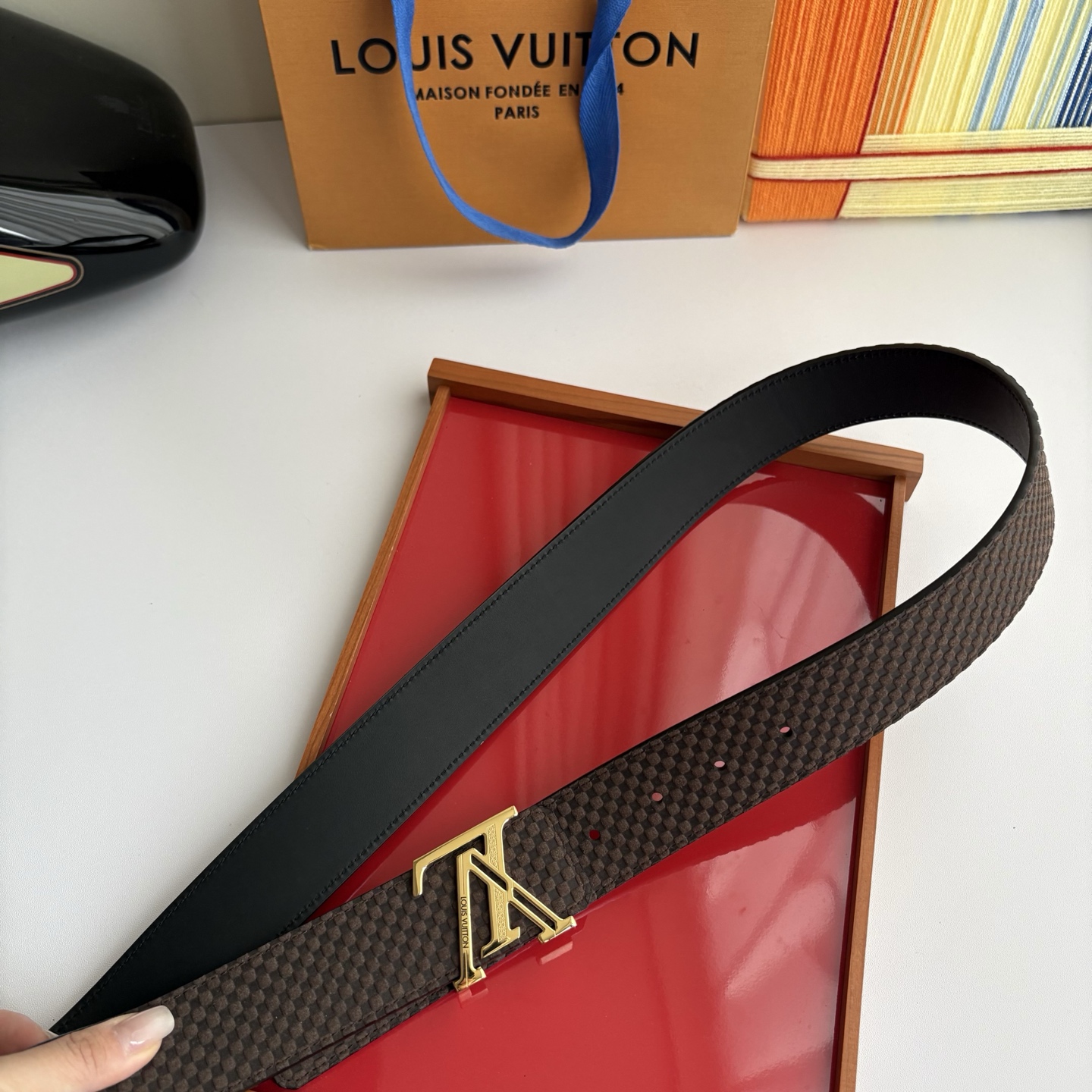 LOUIS VUITTON经典原单品质，单面格纹搭配原单精品钢扣，精工制作，细节看图，实物拍摄，高端奢华