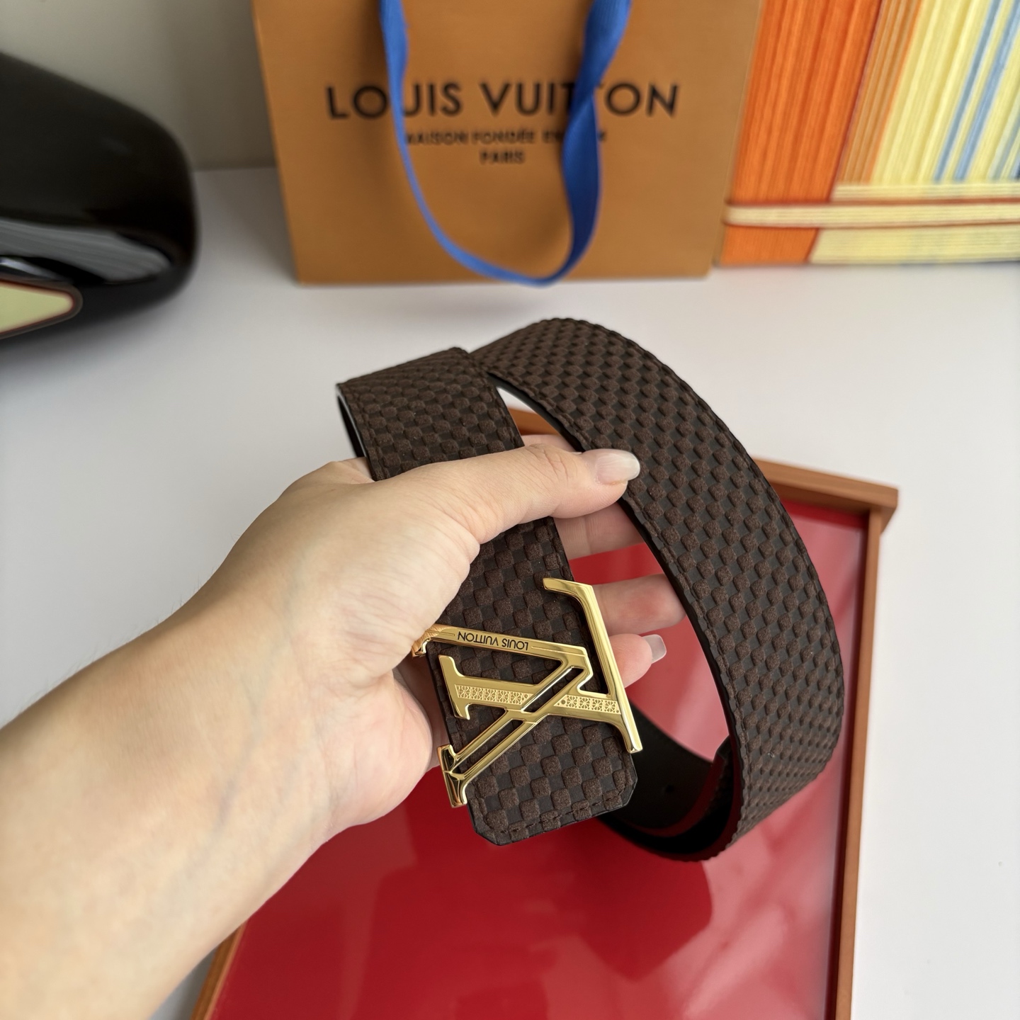 LOUIS VUITTON经典原单品质，单面格纹搭配原单精品钢扣，精工制作，细节看图，实物拍摄，高端奢华
