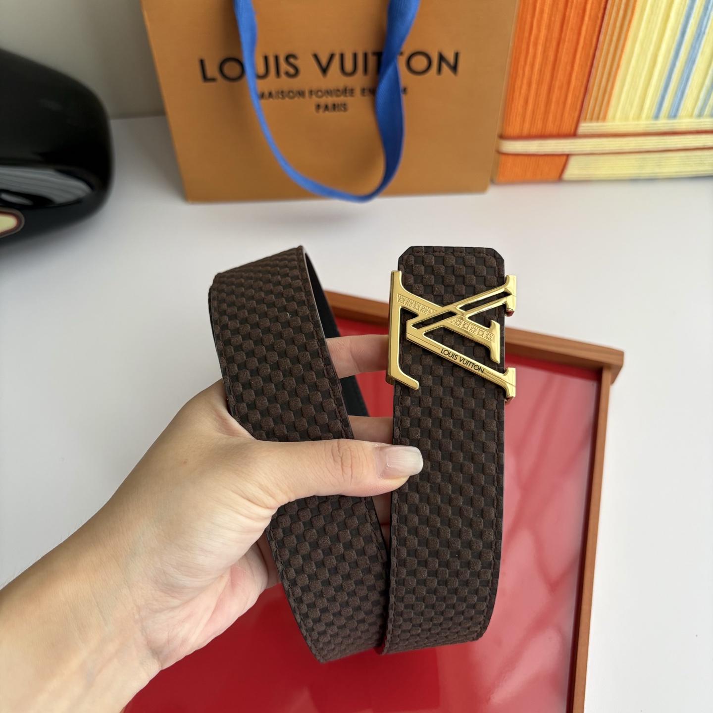 LOUIS VUITTON经典原单品质，单面格纹搭配原单精品钢扣，精工制作，细节看图，实物拍摄，高端奢华