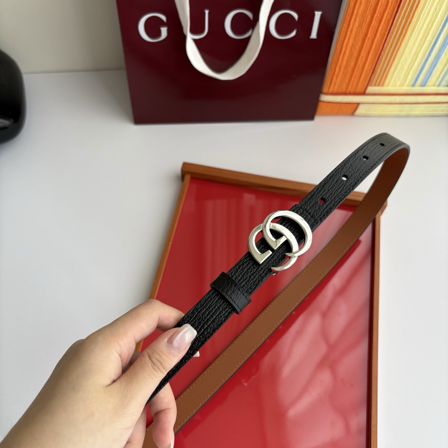 Gucci 经典原单品质，原版小牛皮搭配平纹底，纯铜精品挂扣，两面可用，细节看图，实物拍摄，高端奢华，宽