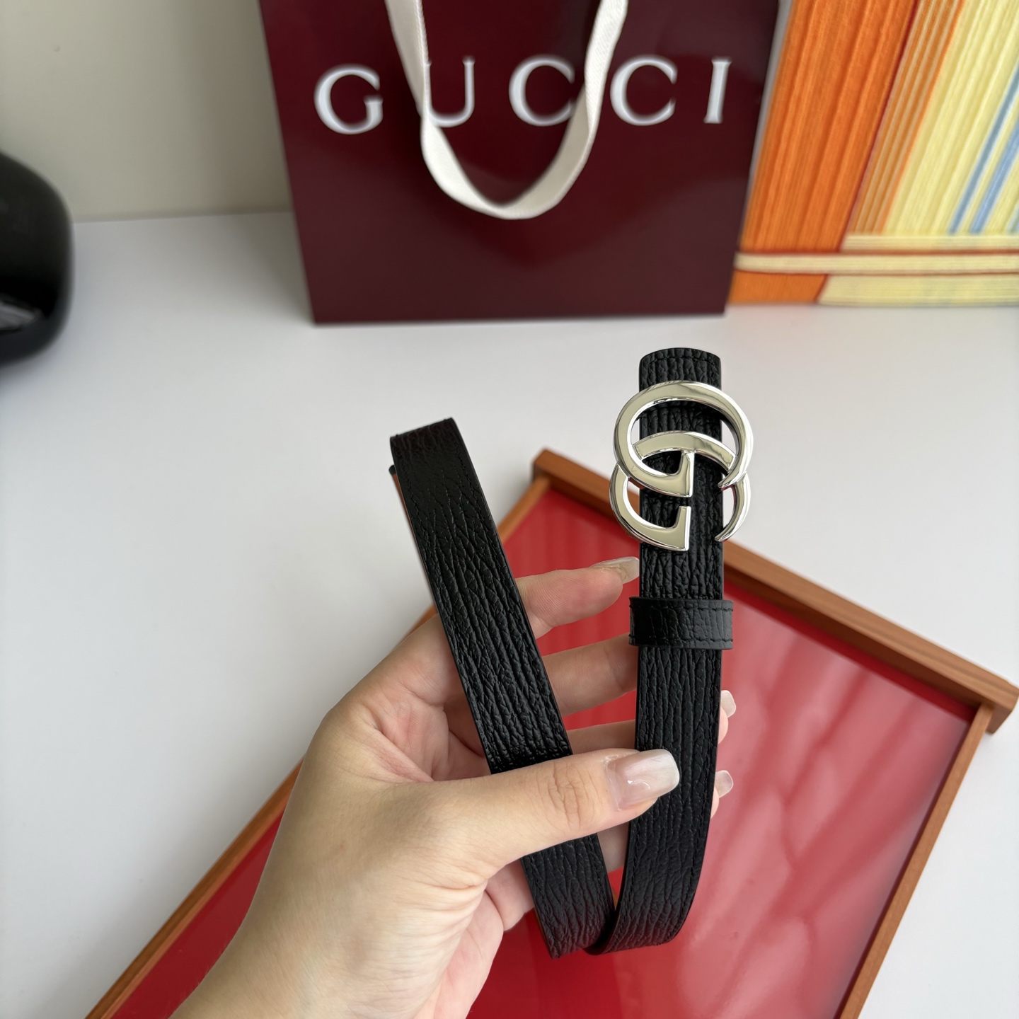 Gucci 经典原单品质，原版小牛皮搭配平纹底，纯铜精品挂扣，两面可用，细节看图，实物拍摄，高端奢华，宽