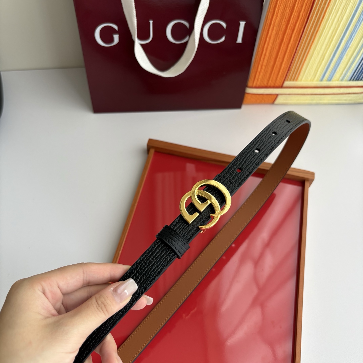 Gucci 经典原单品质，原版小牛皮搭配平纹底，纯铜精品挂扣，两面可用，细节看图，实物拍摄，高端奢华，宽