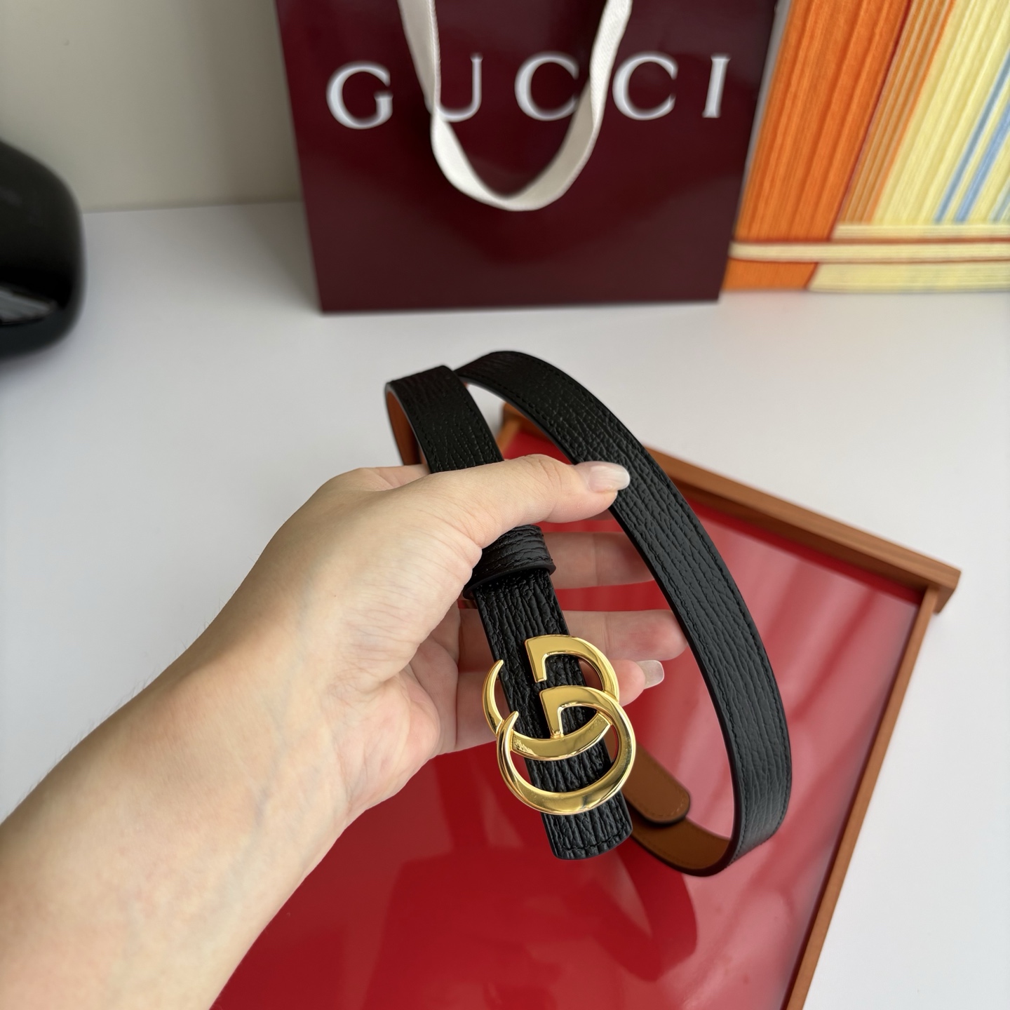 Gucci 经典原单品质，原版小牛皮搭配平纹底，纯铜精品挂扣，两面可用，细节看图，实物拍摄，高端奢华，宽