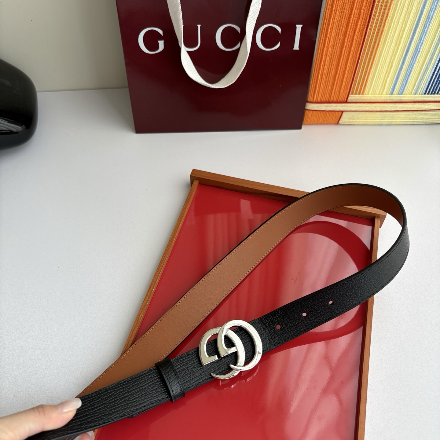 Gucci 经典原单品质，原版小牛皮搭配平纹底，纯铜精品挂扣，两面可用，细节看图，实物拍摄，高端奢华，宽