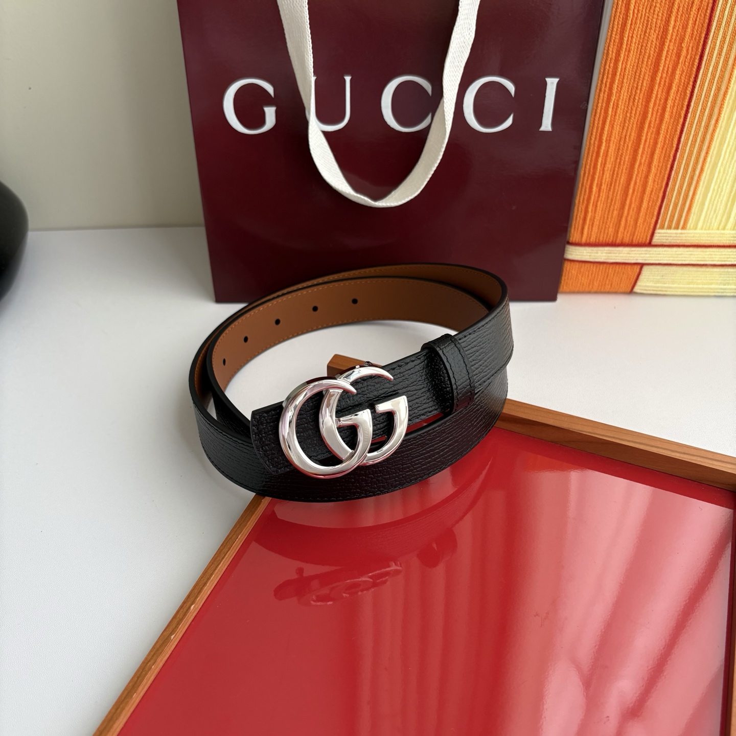 Gucci 经典原单品质，原版小牛皮搭配平纹底，纯铜精品挂扣，两面可用，细节看图，实物拍摄，高端奢华，宽