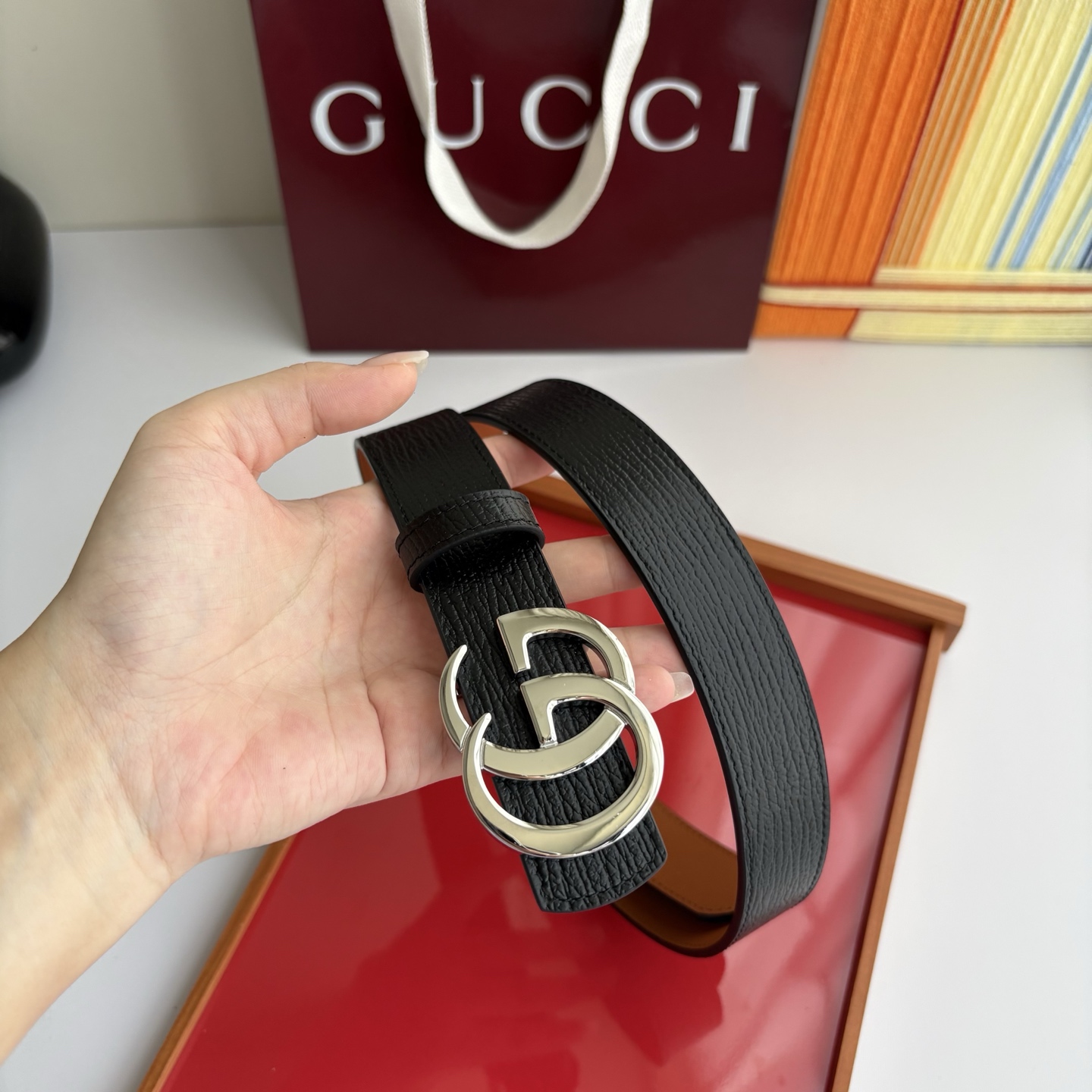 Gucci 经典原单品质，原版小牛皮搭配平纹底，纯铜精品挂扣，两面可用，细节看图，实物拍摄，高端奢华，宽