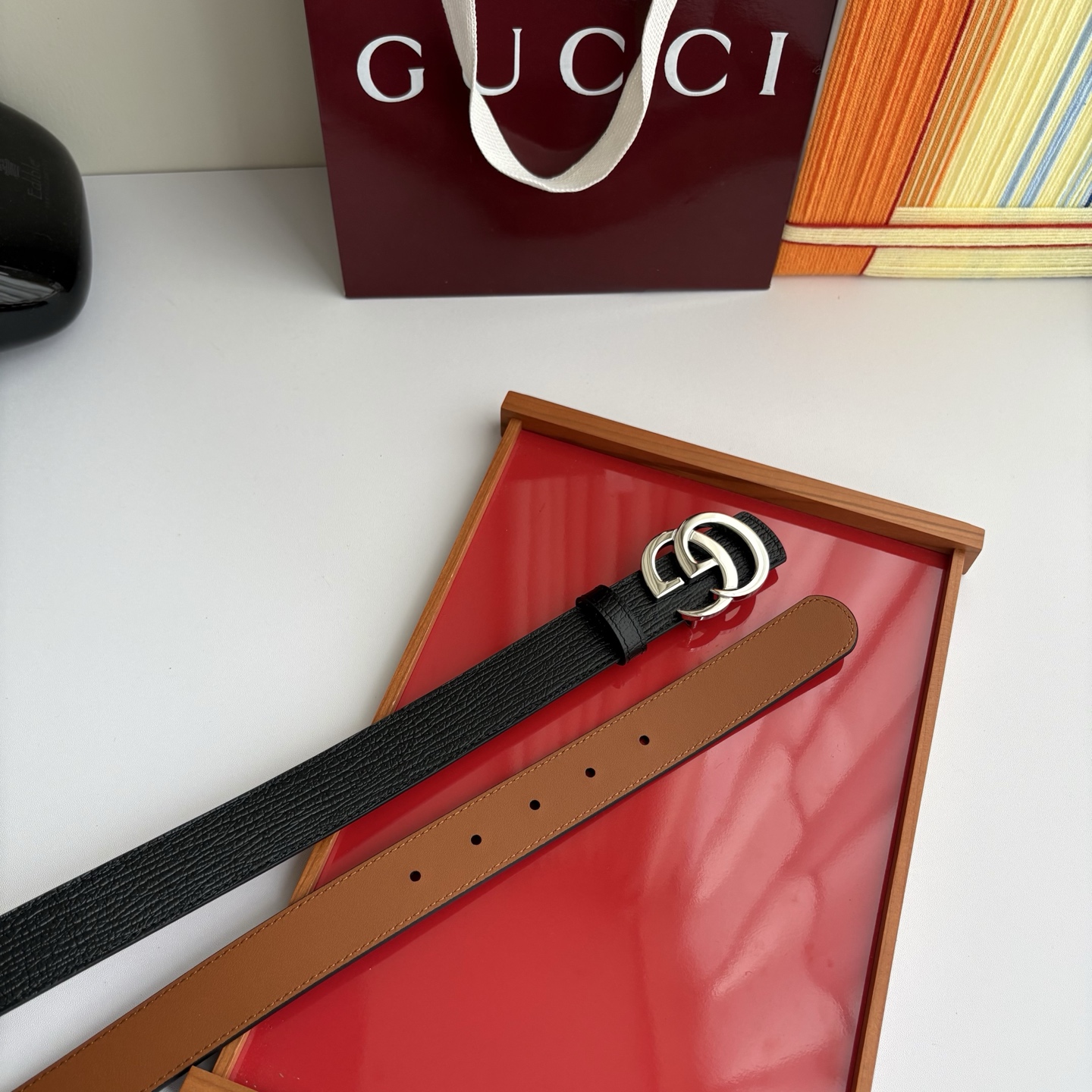 Gucci 经典原单品质，原版小牛皮搭配平纹底，纯铜精品挂扣，两面可用，细节看图，实物拍摄，高端奢华，宽