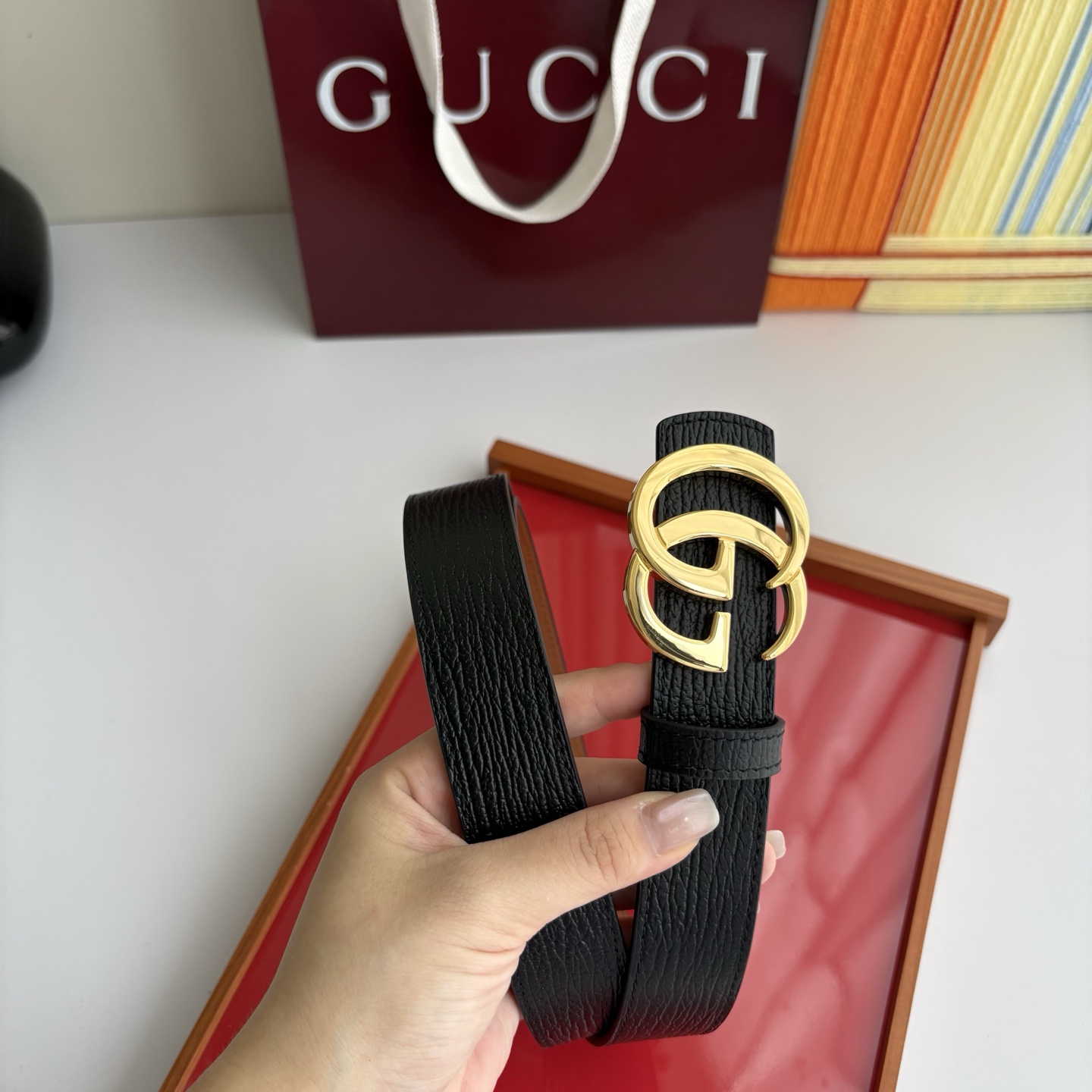 Gucci 经典原单品质，原版小牛皮搭配平纹底，纯铜精品挂扣，两面可用，细节看图，实物拍摄，高端奢华，宽