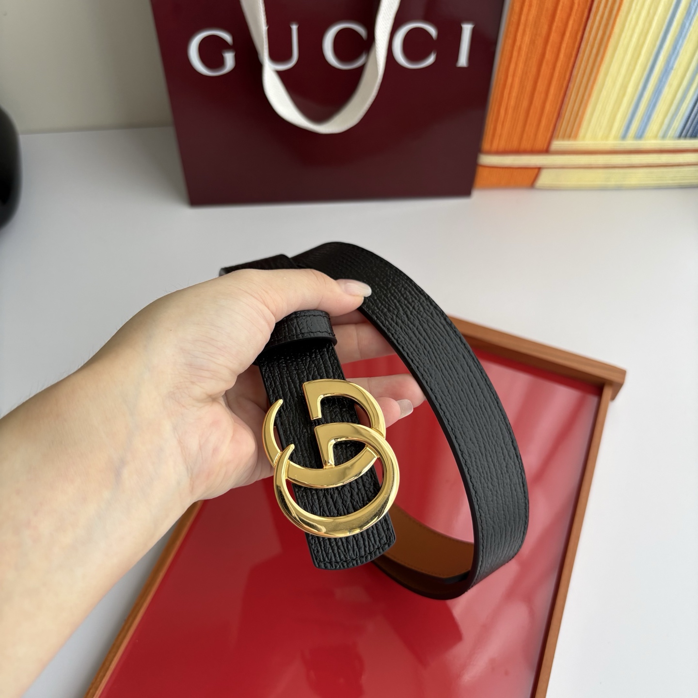 Gucci 经典原单品质，原版小牛皮搭配平纹底，纯铜精品挂扣，两面可用，细节看图，实物拍摄，高端奢华，宽