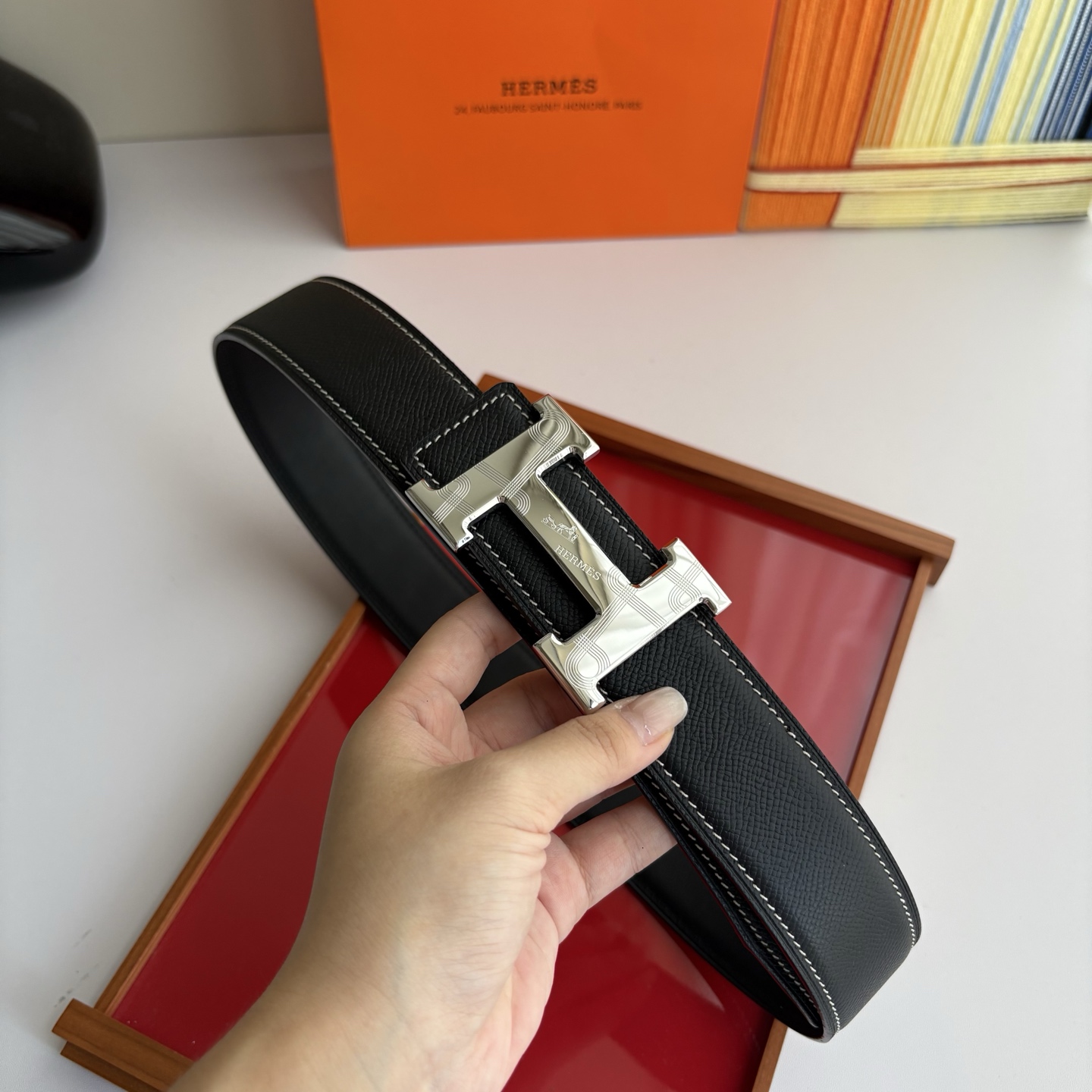 【爱马仕】Hermes 原单爱马仕，宽3.8cm进口原版皮带身，双面可两面用，精品电镀五金 ！