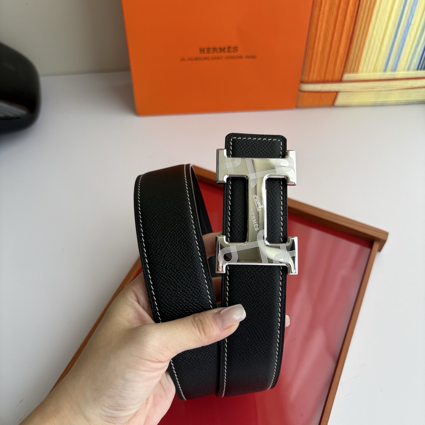 【爱马仕】Hermes 原单爱马仕，宽3.8cm进口原版皮带身，双面可两面用，精品电镀五金 ！
