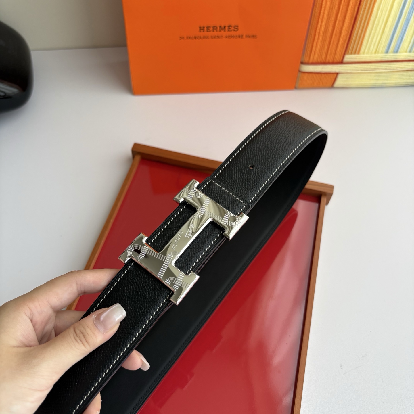 【爱马仕】Hermes 原单爱马仕，宽3.8cm进口原版皮带身，双面可两面用，精品电镀五金 ！