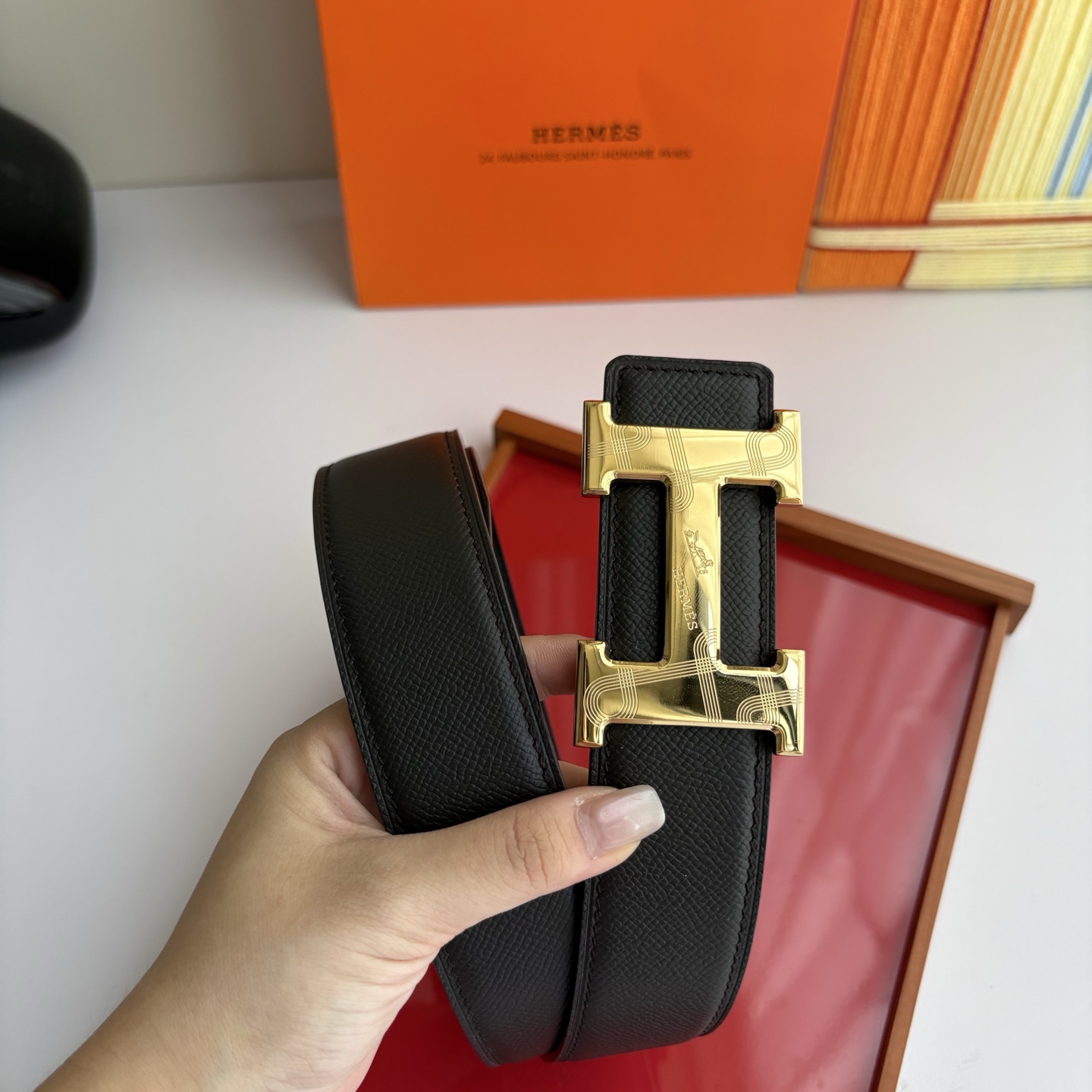 【爱马仕】Hermes 原单爱马仕，宽3.8cm进口原版皮带身，双面可两面用，精品电镀五金 ！