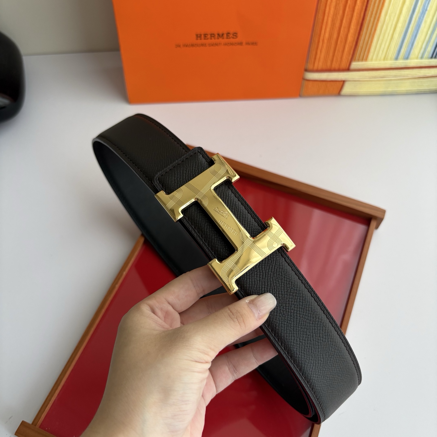 【爱马仕】Hermes 原单爱马仕，宽3.8cm进口原版皮带身，双面可两面用，精品电镀五金 ！