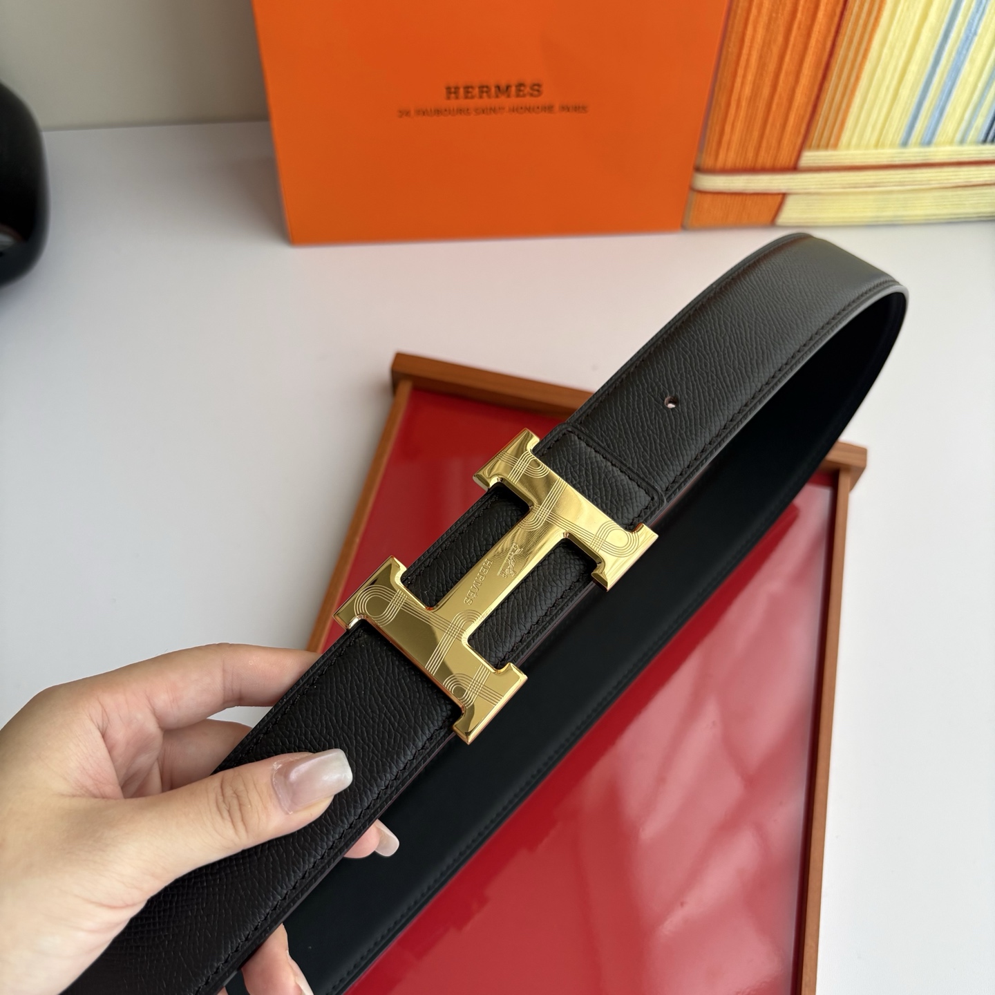 【爱马仕】Hermes 原单爱马仕，宽3.8cm进口原版皮带身，双面可两面用，精品电镀五金 ！