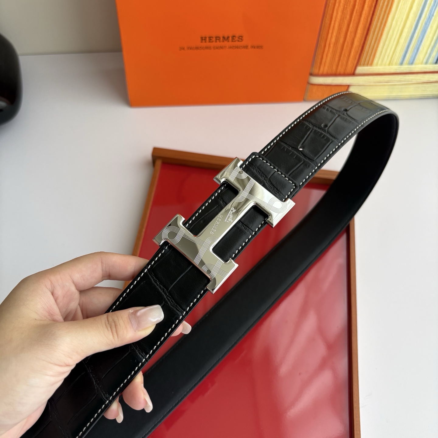 【爱马仕】Hermes 原单爱马仕，宽3.8cm进口原版皮带身，双面可两面用，精品电镀五金 ！